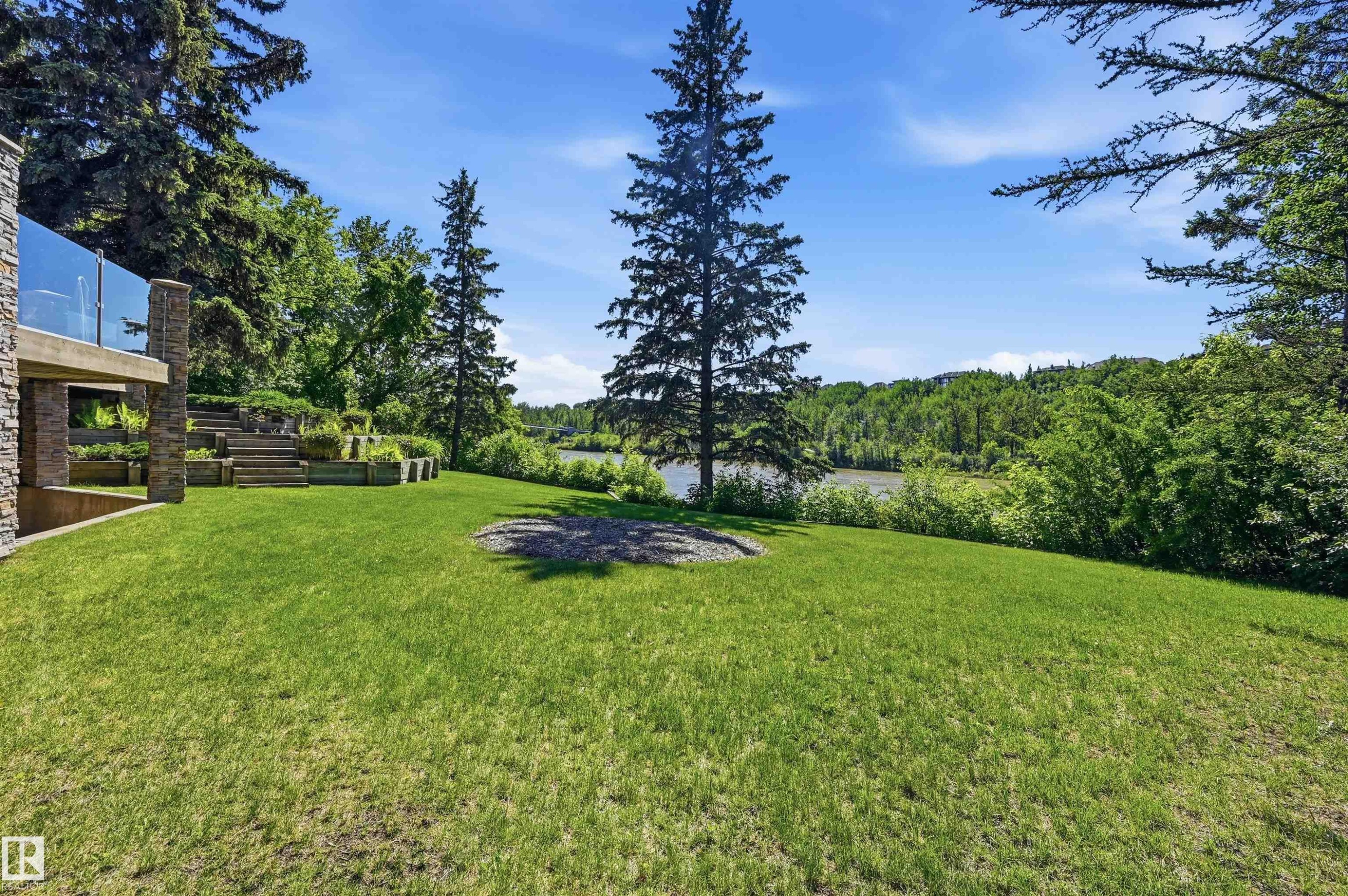 15625 Whitemud Road, Edmonton, AB