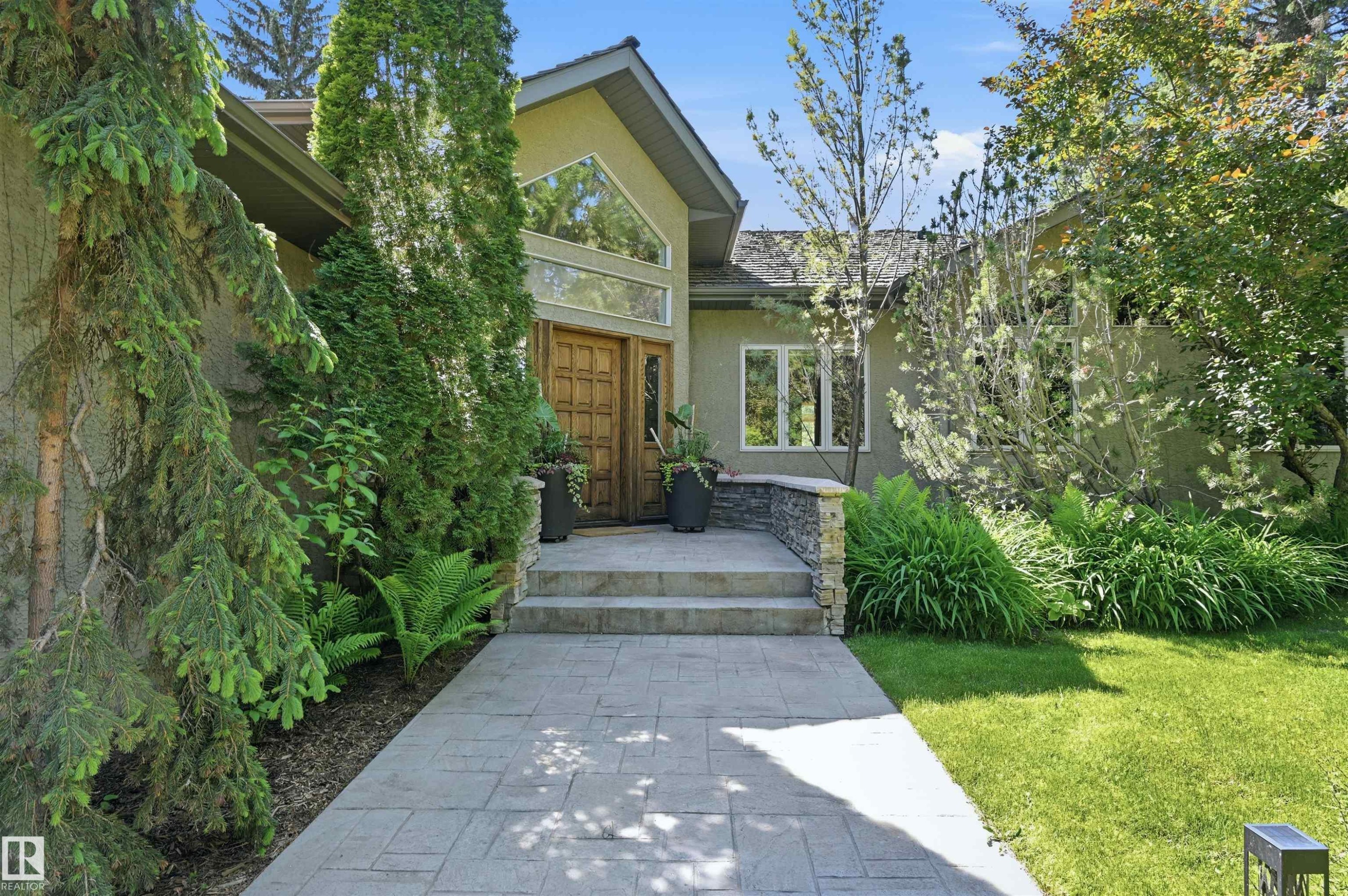15625 Whitemud Road, Edmonton, AB