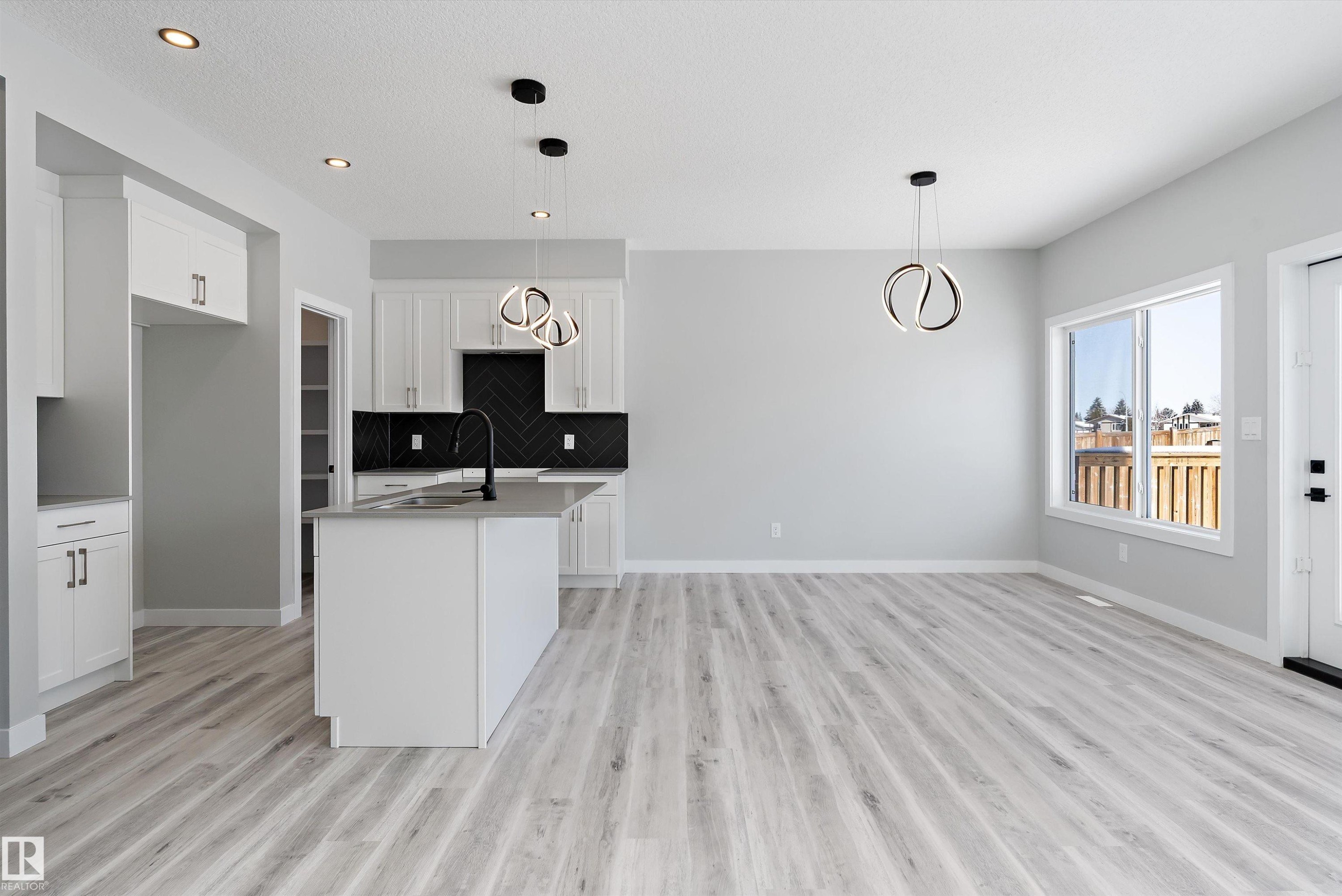 36 Maple Crescent, Gibbons, AB - Indoor Photo Showing Kitchen