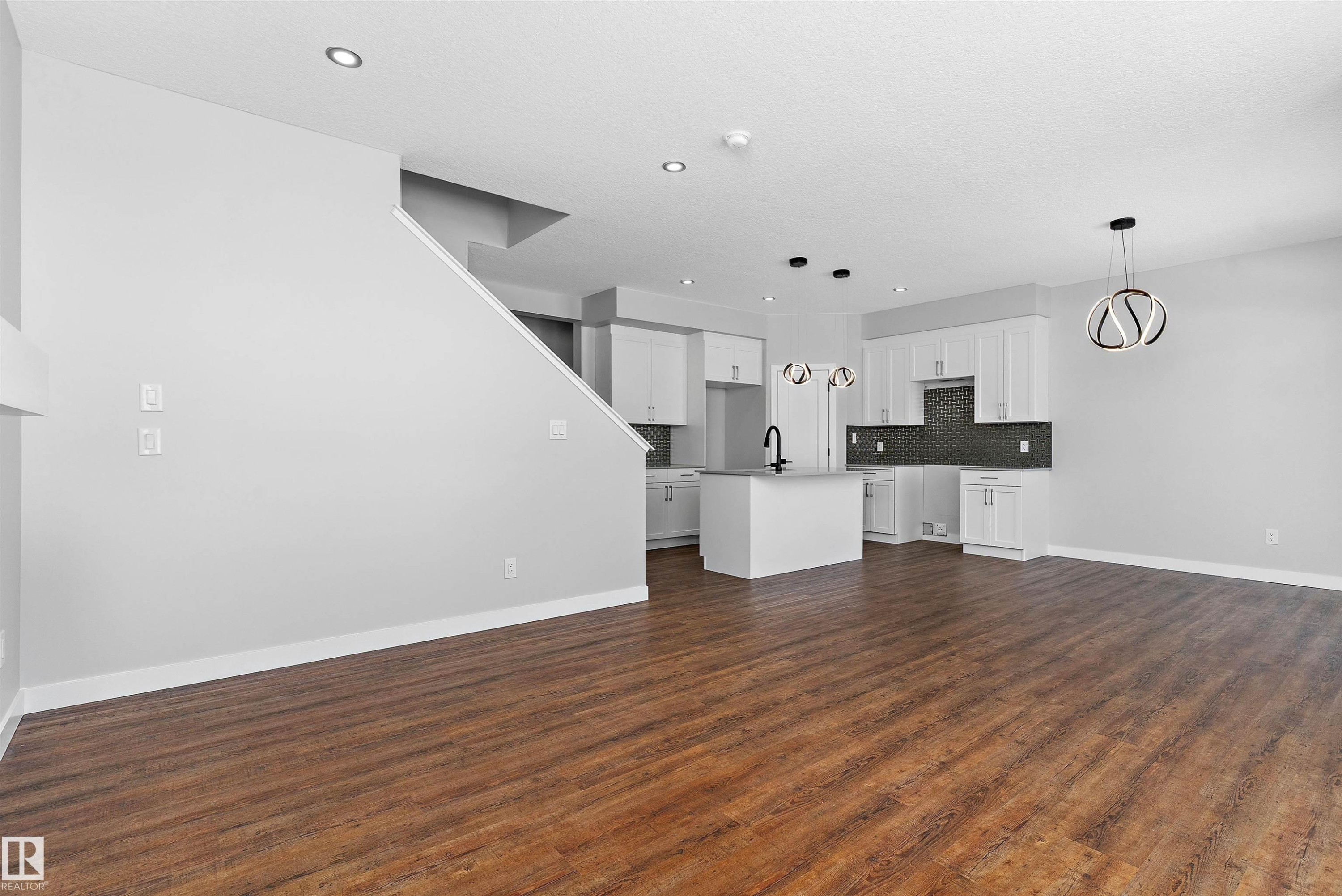 72 Maple Crescent, Gibbons, AB - Indoor Photo Showing Kitchen