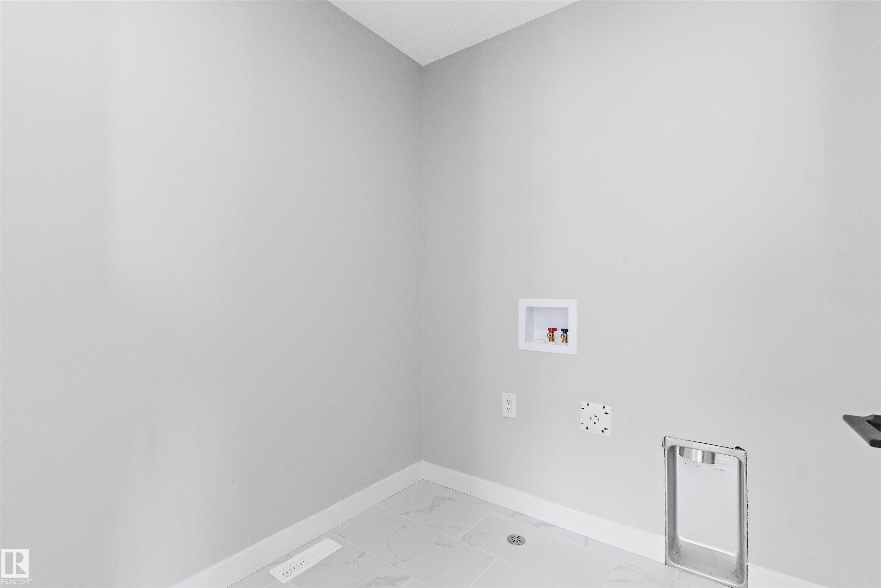 72 Maple Crescent, Gibbons, AB - Indoor Photo Showing Other Room