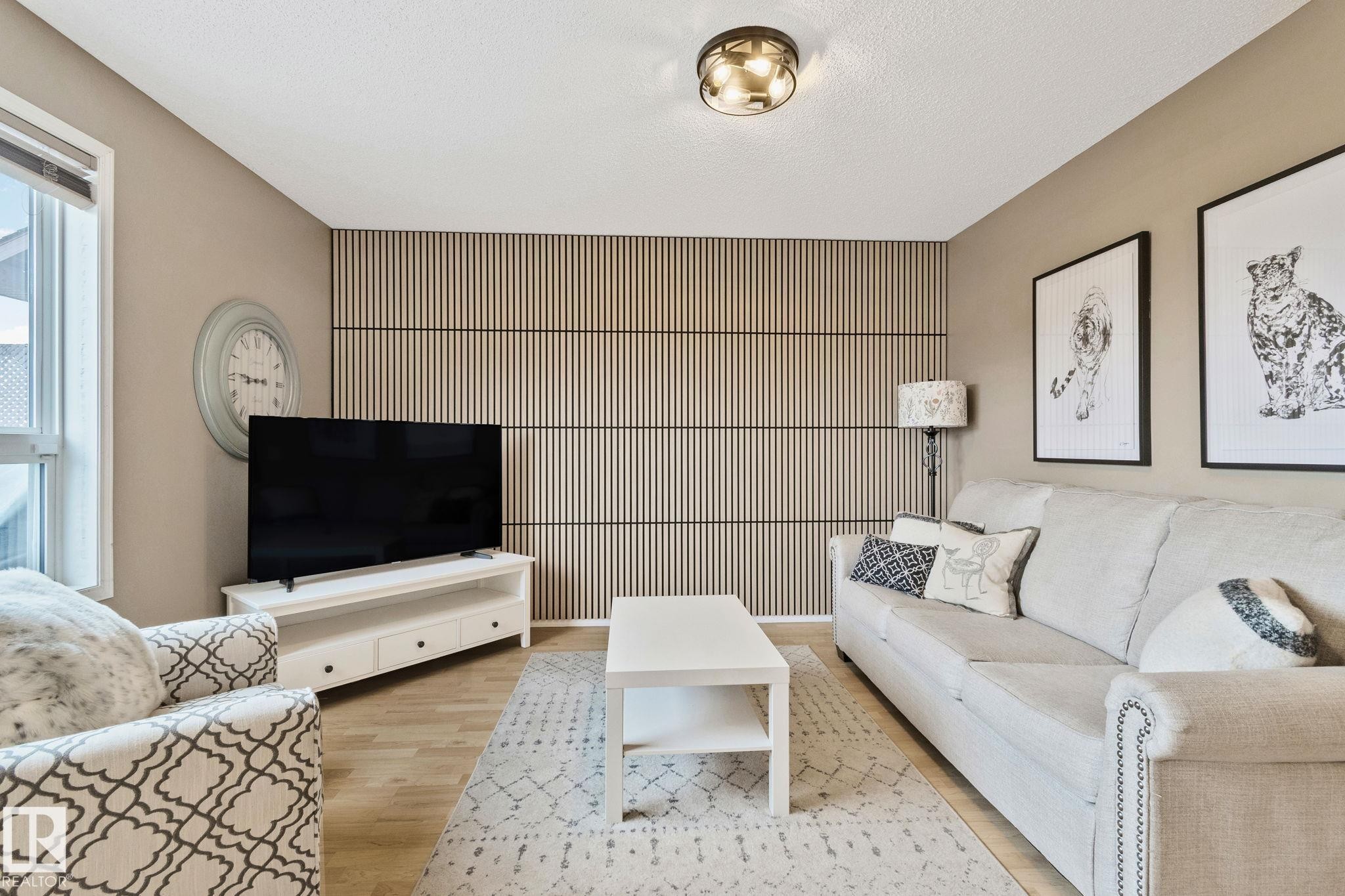 15117 Miller Boulevard, Edmonton, AB - Indoor Photo Showing Living Room