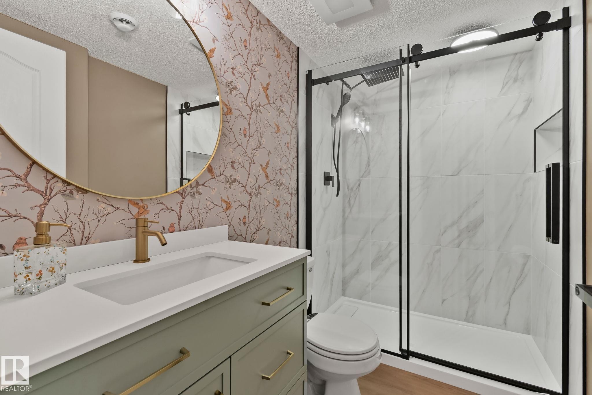 15117 Miller Boulevard, Edmonton, AB - Indoor Photo Showing Bathroom