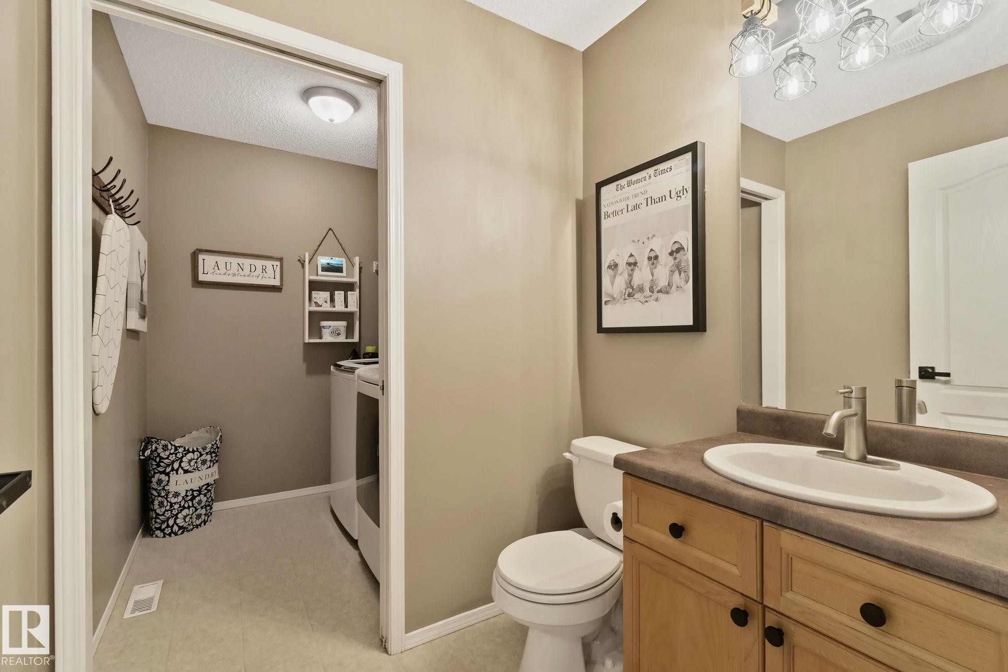 15117 Miller Boulevard, Edmonton, AB - Indoor Photo Showing Bathroom
