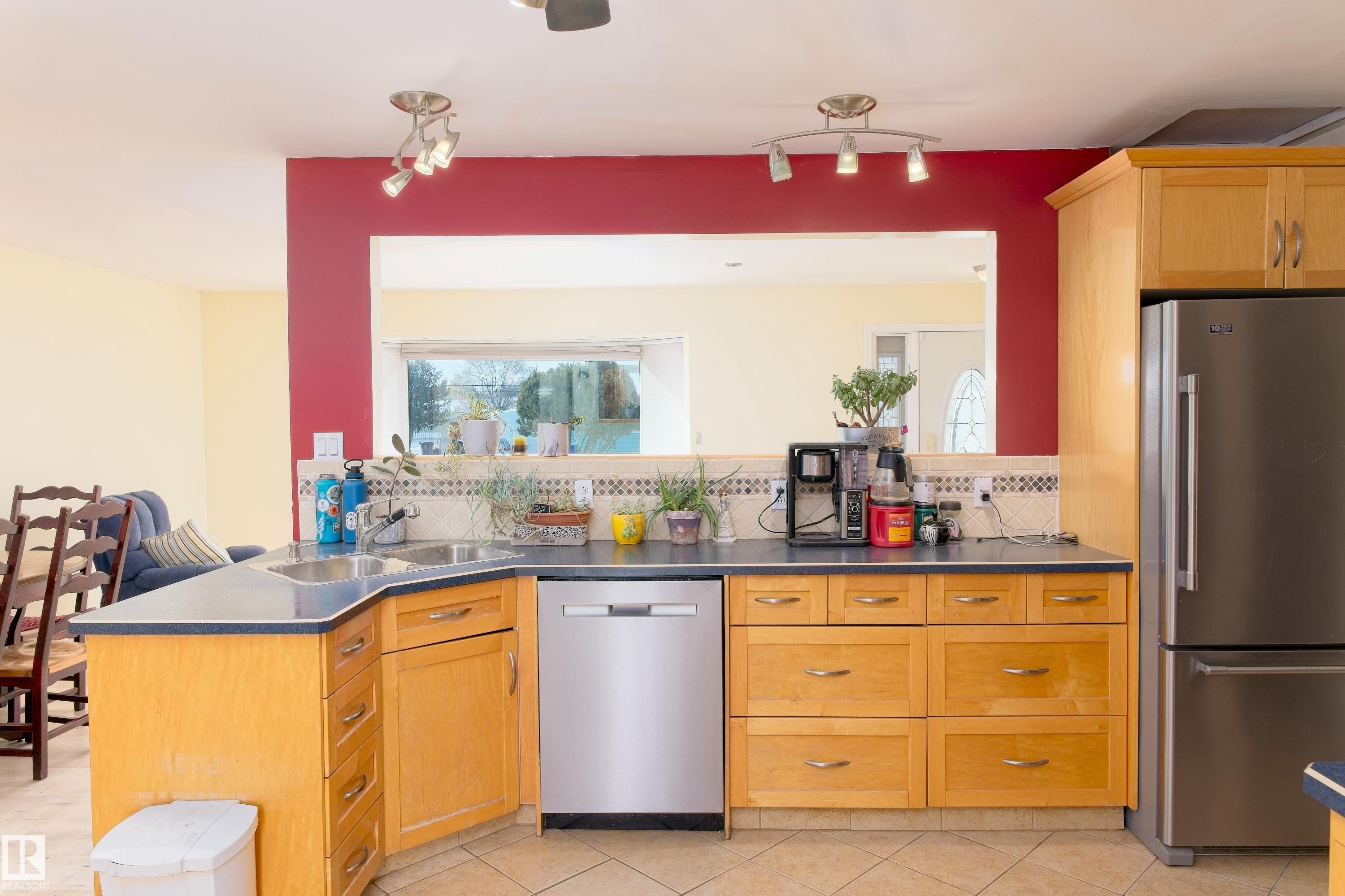 4706 54 Avenue, Barrhead, AB - Indoor Photo Showing Kitchen With Double Sink