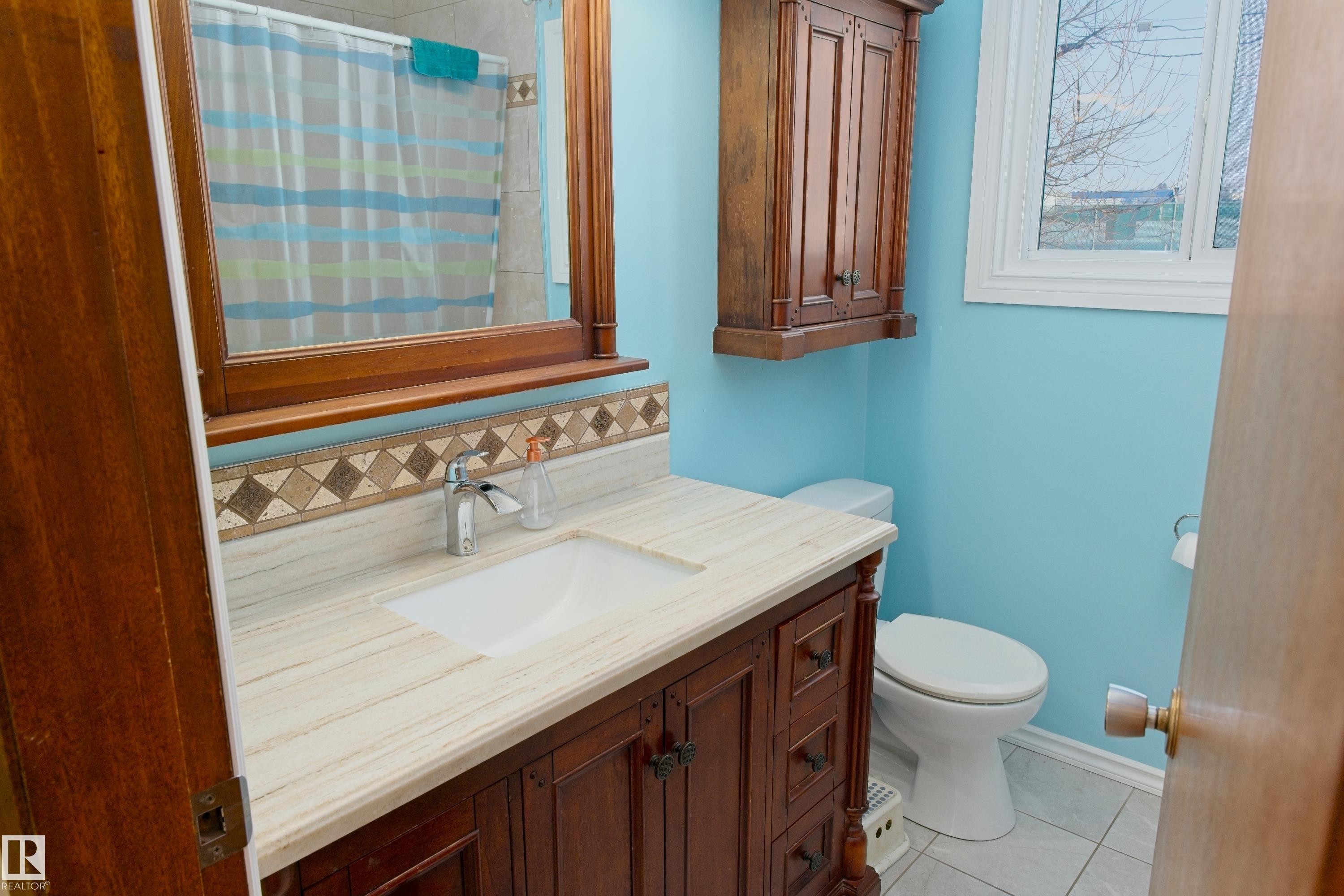 4706 54 Avenue, Barrhead, AB - Indoor Photo Showing Bathroom
