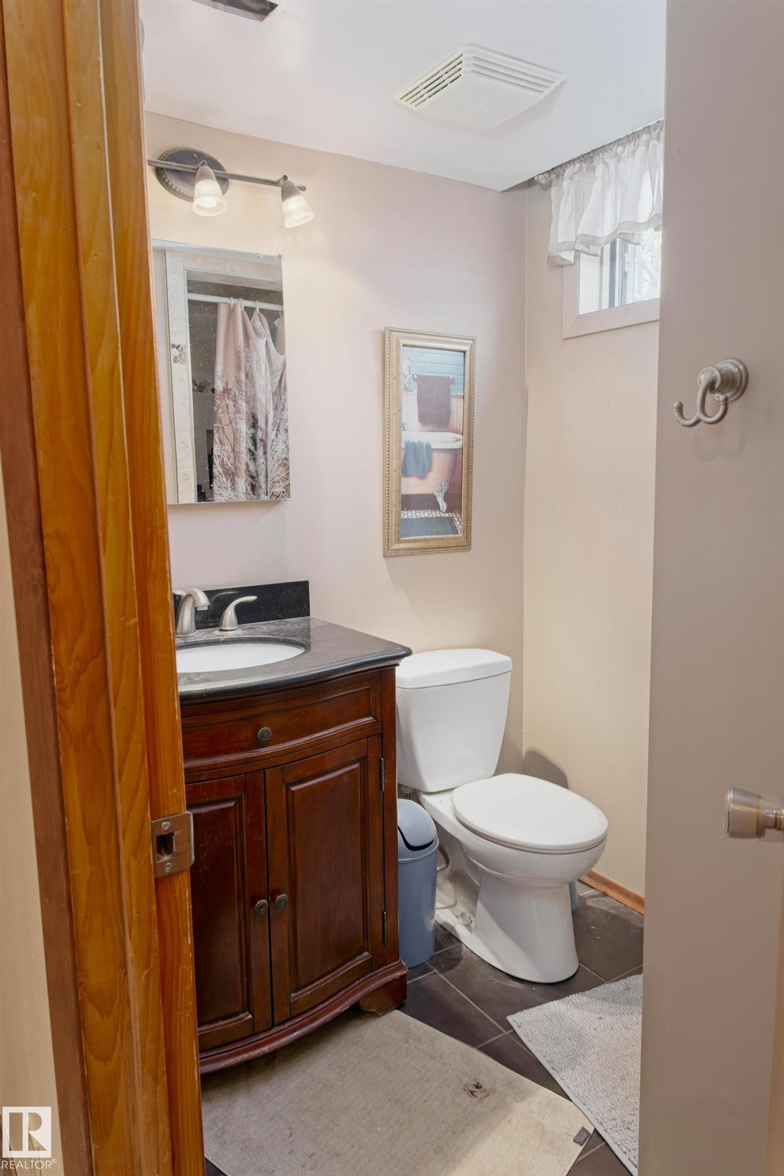 4706 54 Avenue, Barrhead, AB - Indoor Photo Showing Bathroom
