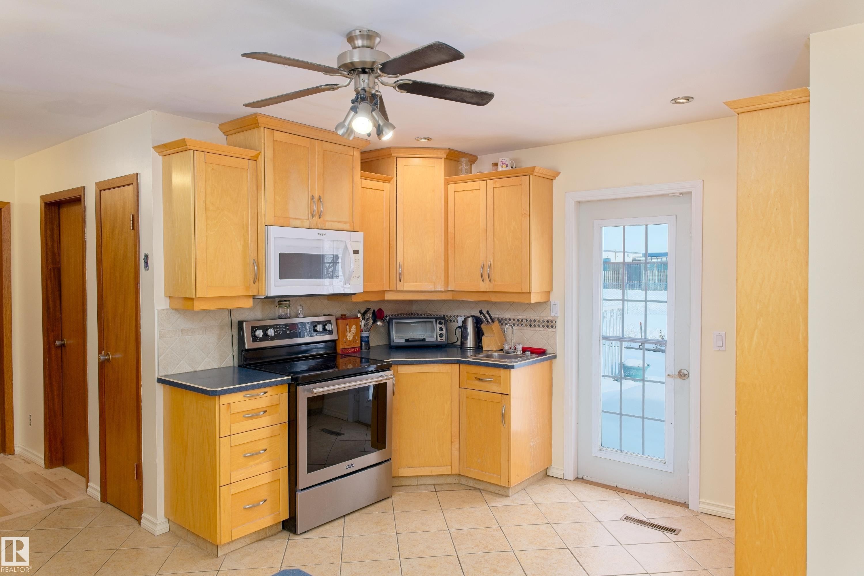 4706 54 Avenue, Barrhead, AB - Indoor Photo Showing Kitchen