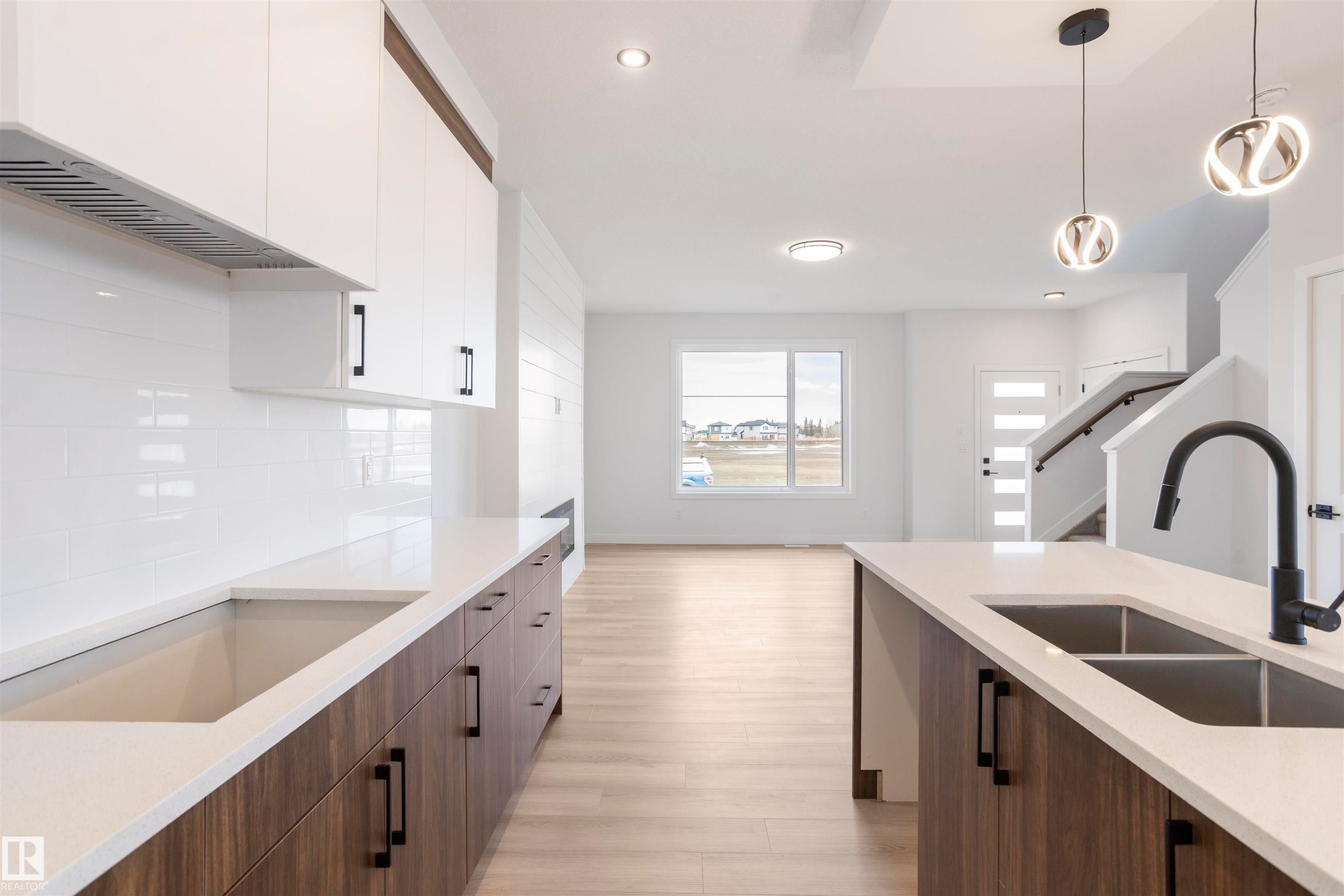 258 Black Stone Drive, Leduc, AB - Indoor Photo Showing Kitchen With Double Sink With Upgraded Kitchen