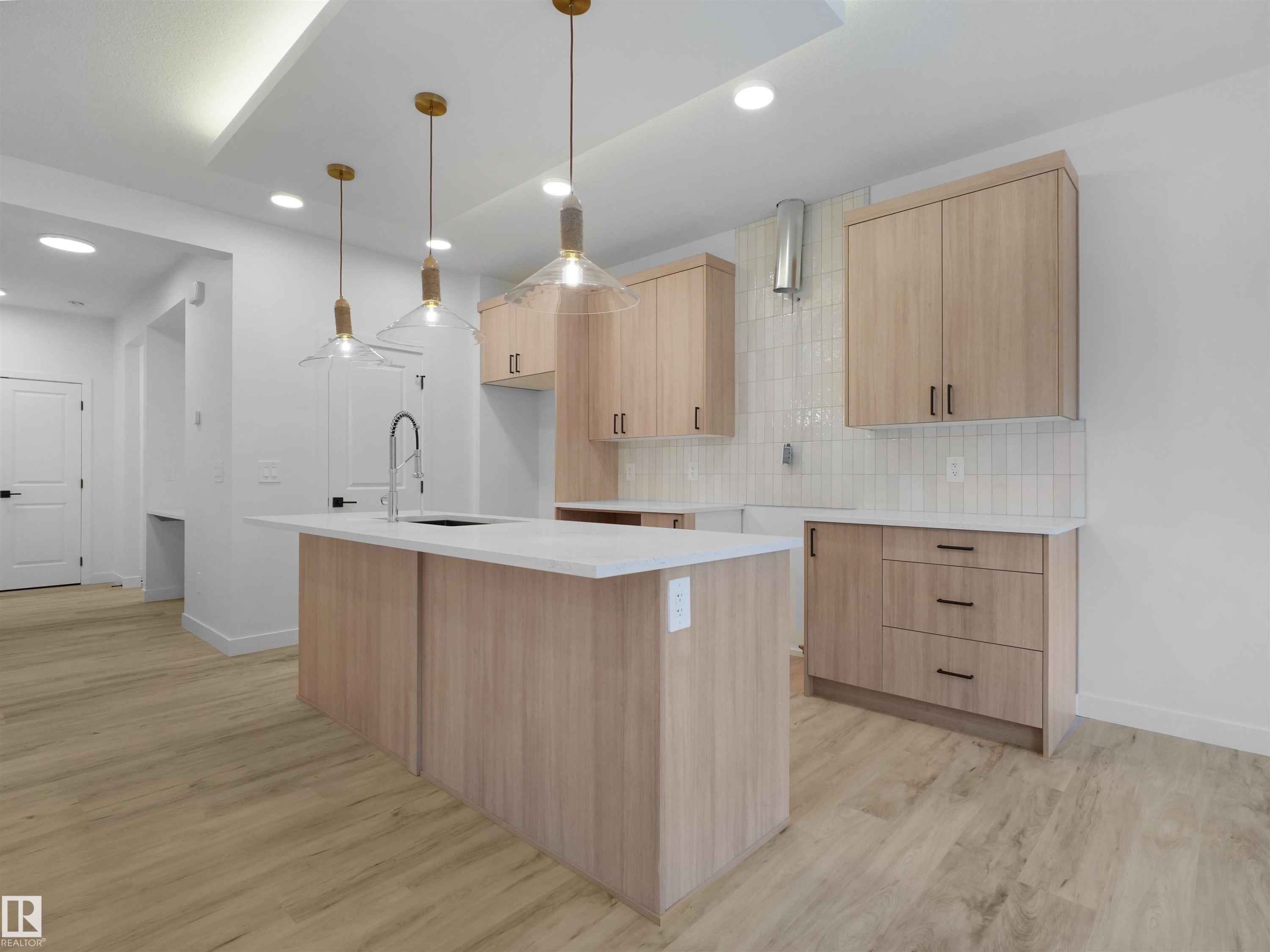 8235 Kiriak Loop, Edmonton, AB - Indoor Photo Showing Kitchen