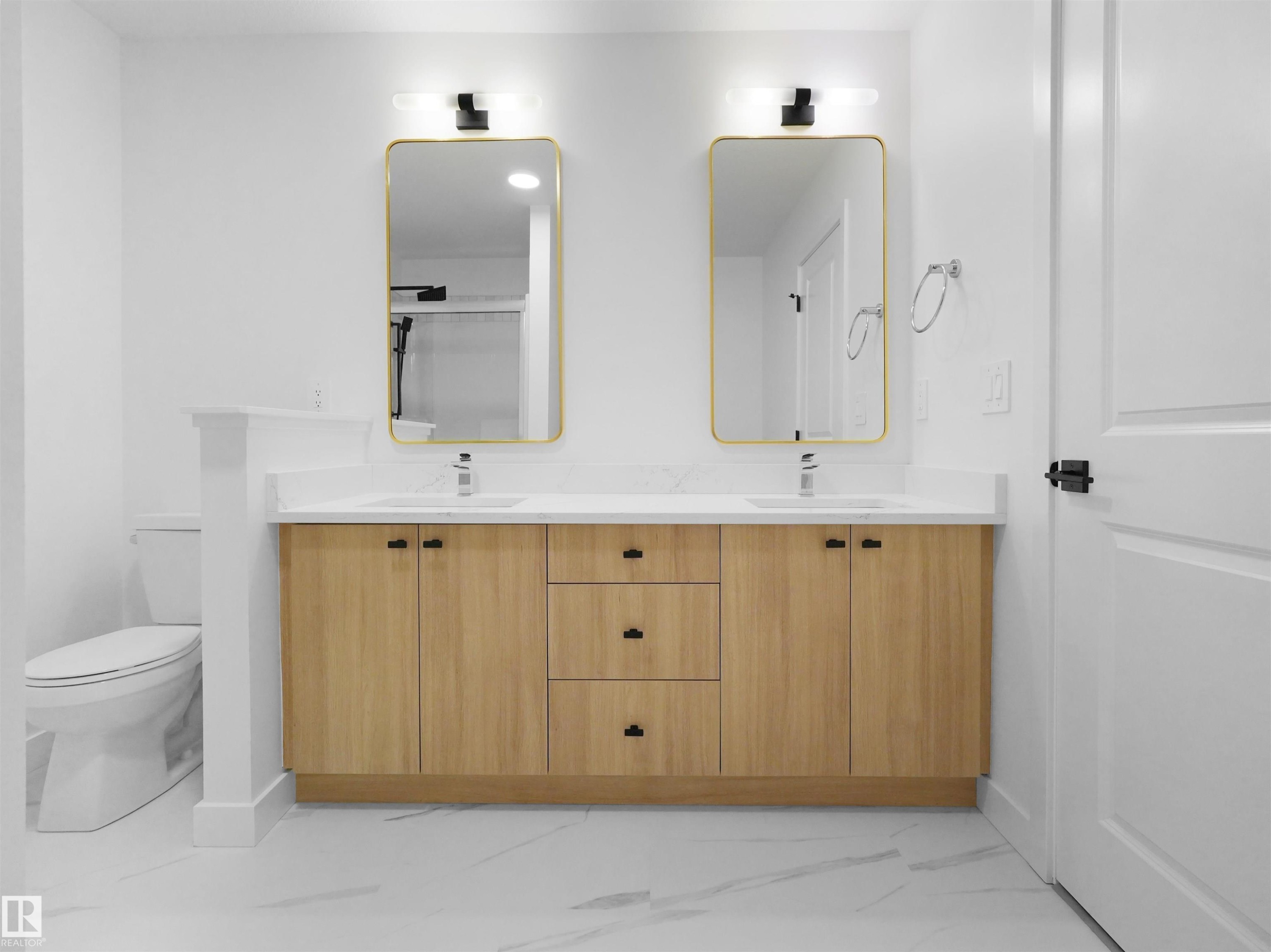 8235 Kiriak Loop, Edmonton, AB - Indoor Photo Showing Bathroom