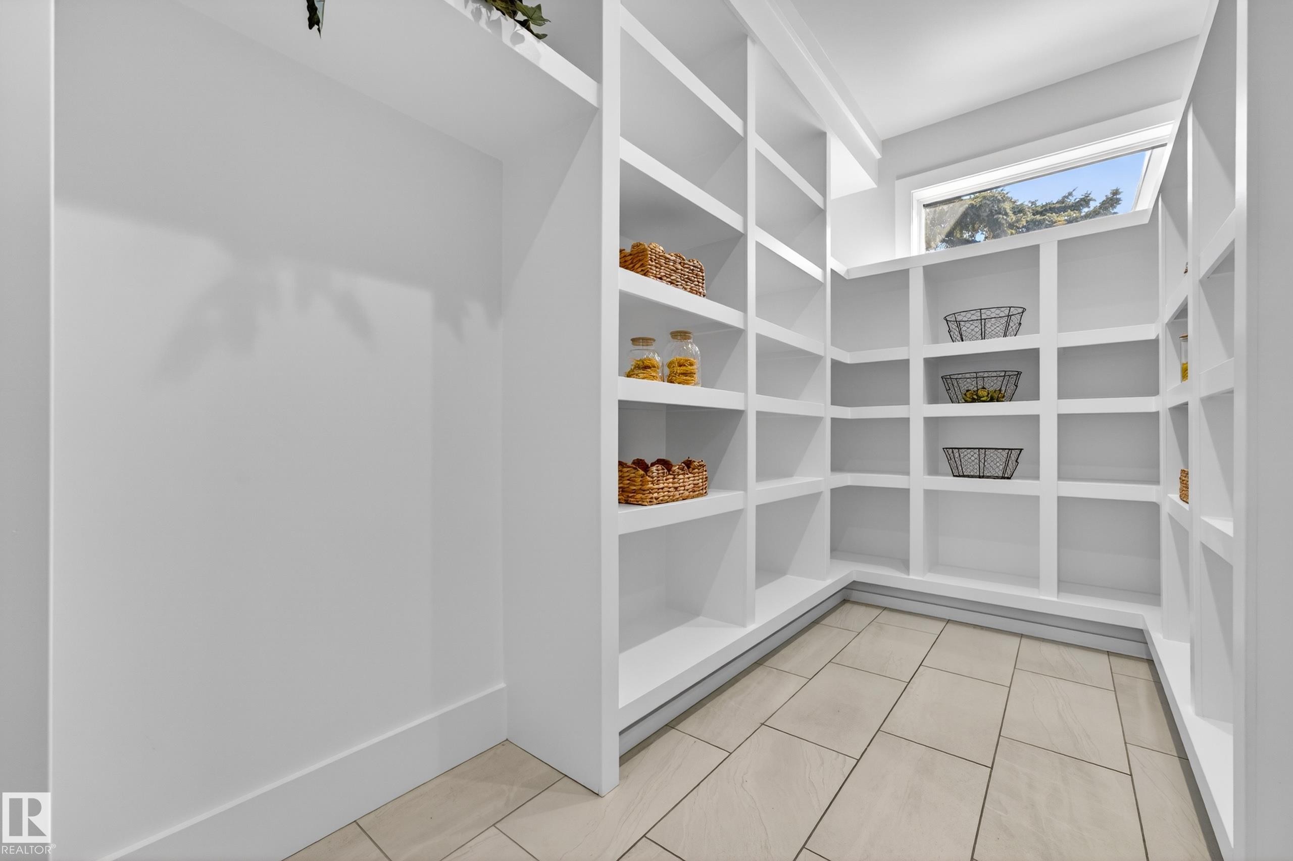 14132 97 Avenue, Edmonton, AB - Indoor With Storage