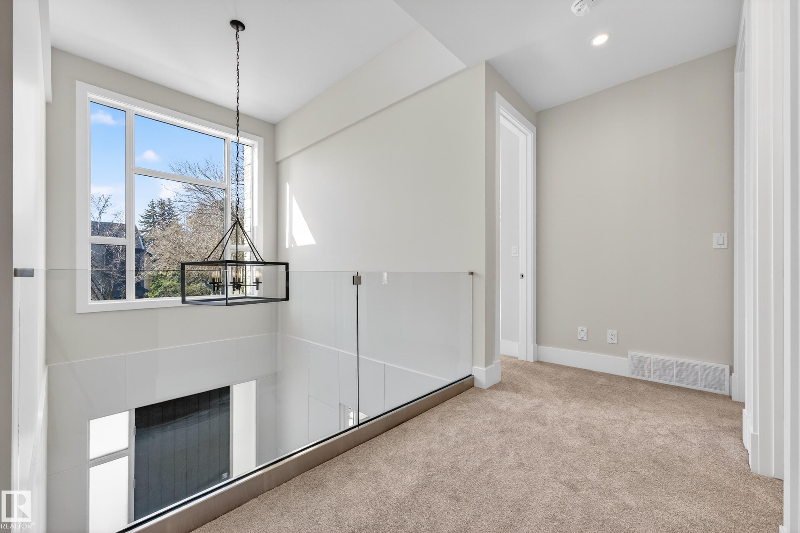 14132 97 Avenue, Edmonton, AB - Indoor Photo Showing Other Room