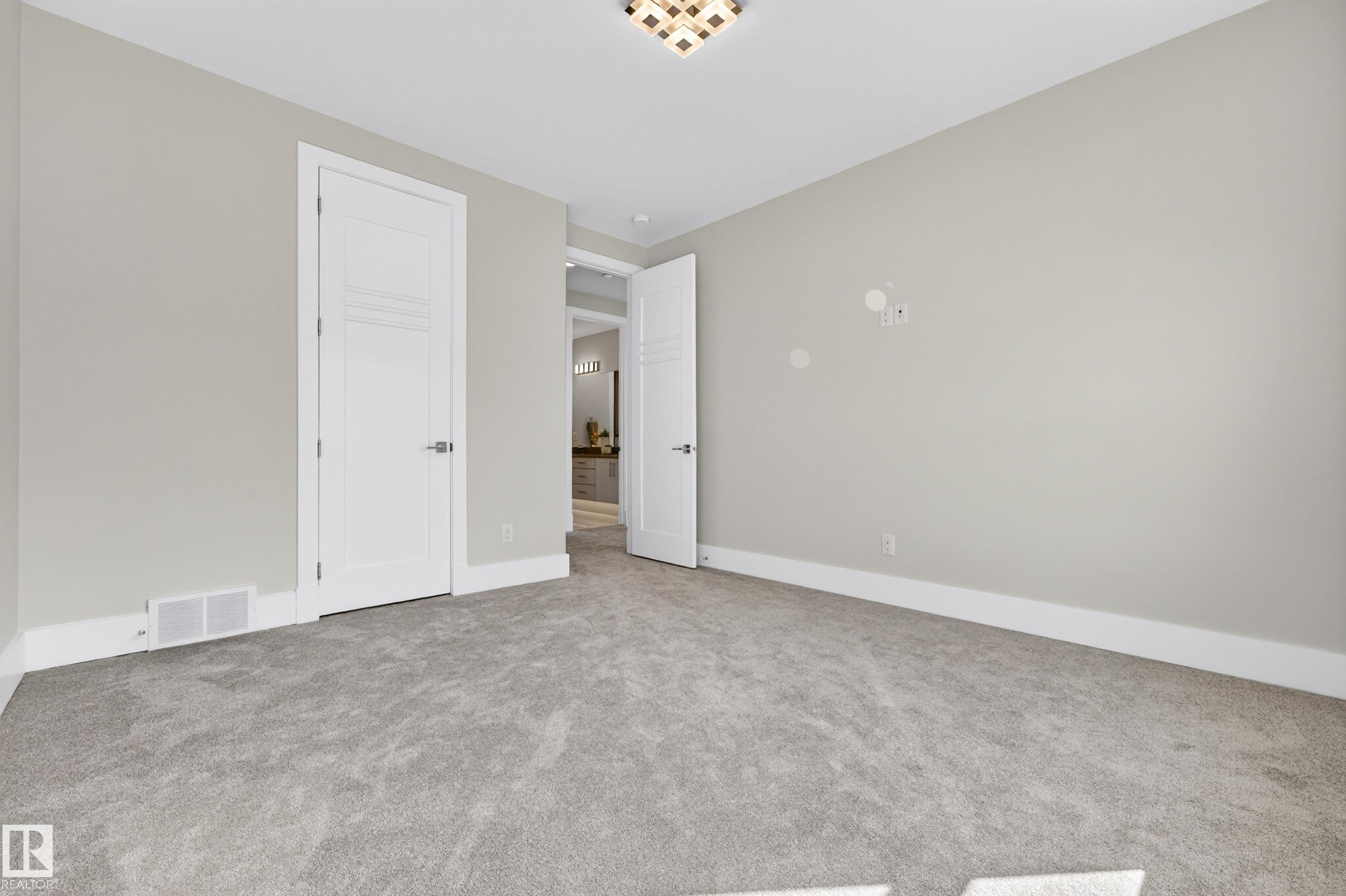 14132 97 Avenue, Edmonton, AB - Indoor Photo Showing Other Room