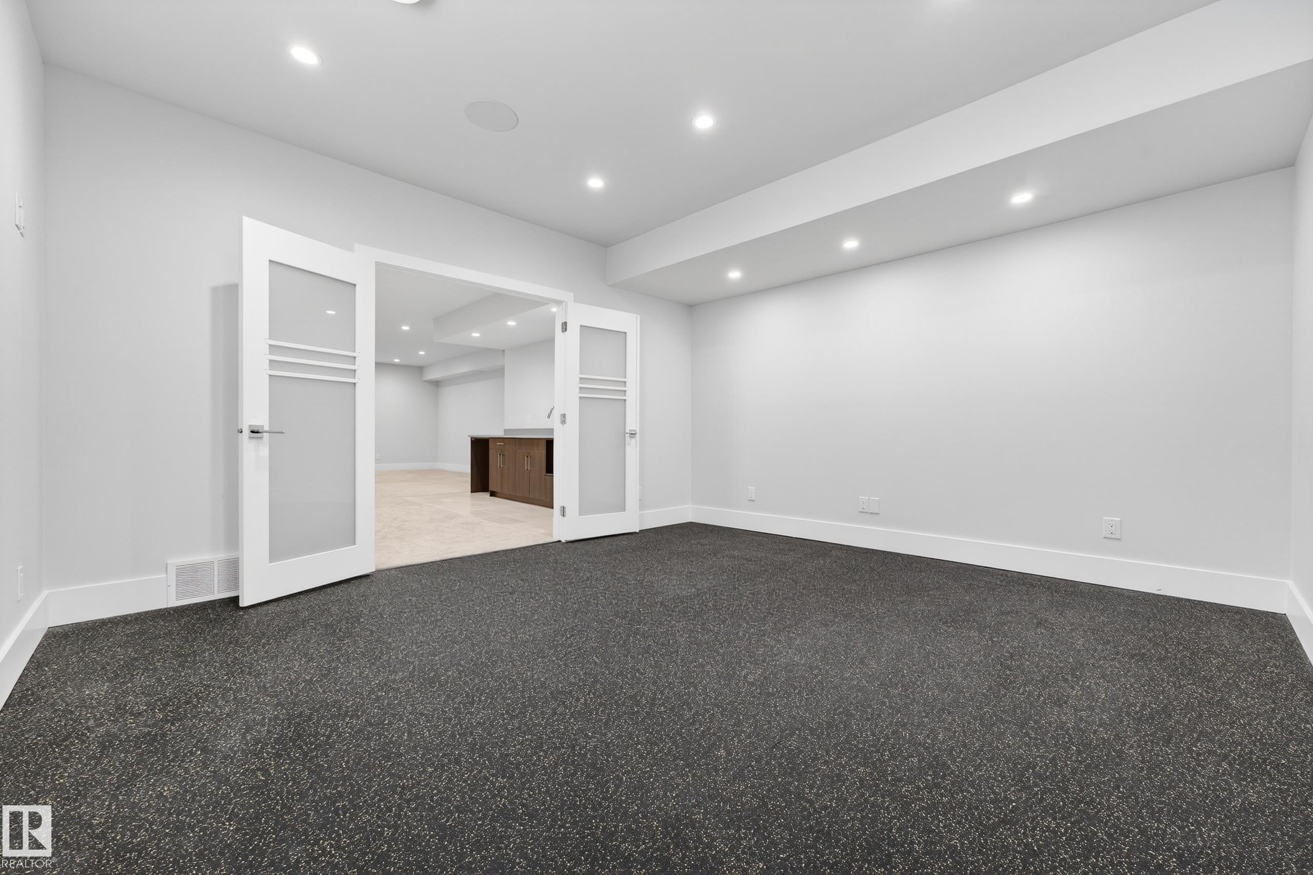 14132 97 Avenue, Edmonton, AB - Indoor Photo Showing Other Room