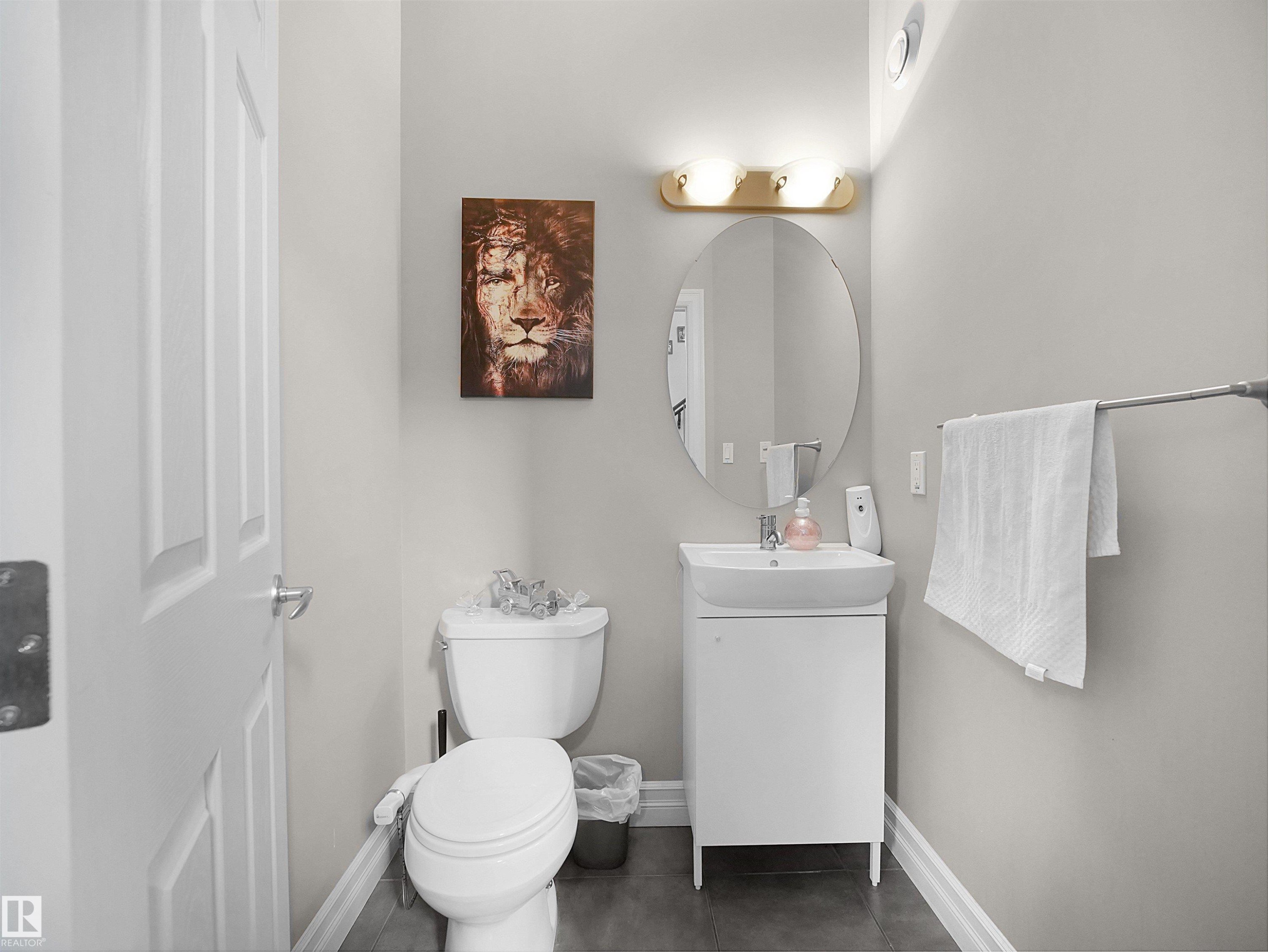 2422 Warry Place Sw, Edmonton, AB - Indoor Photo Showing Bathroom