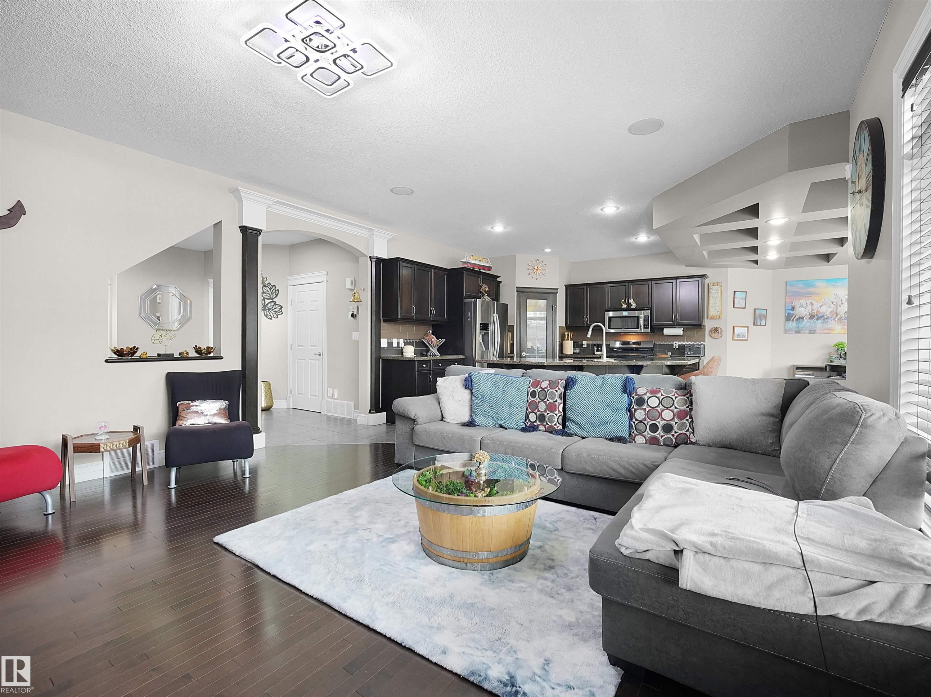 2422 Warry Place Sw, Edmonton, AB - Indoor Photo Showing Living Room