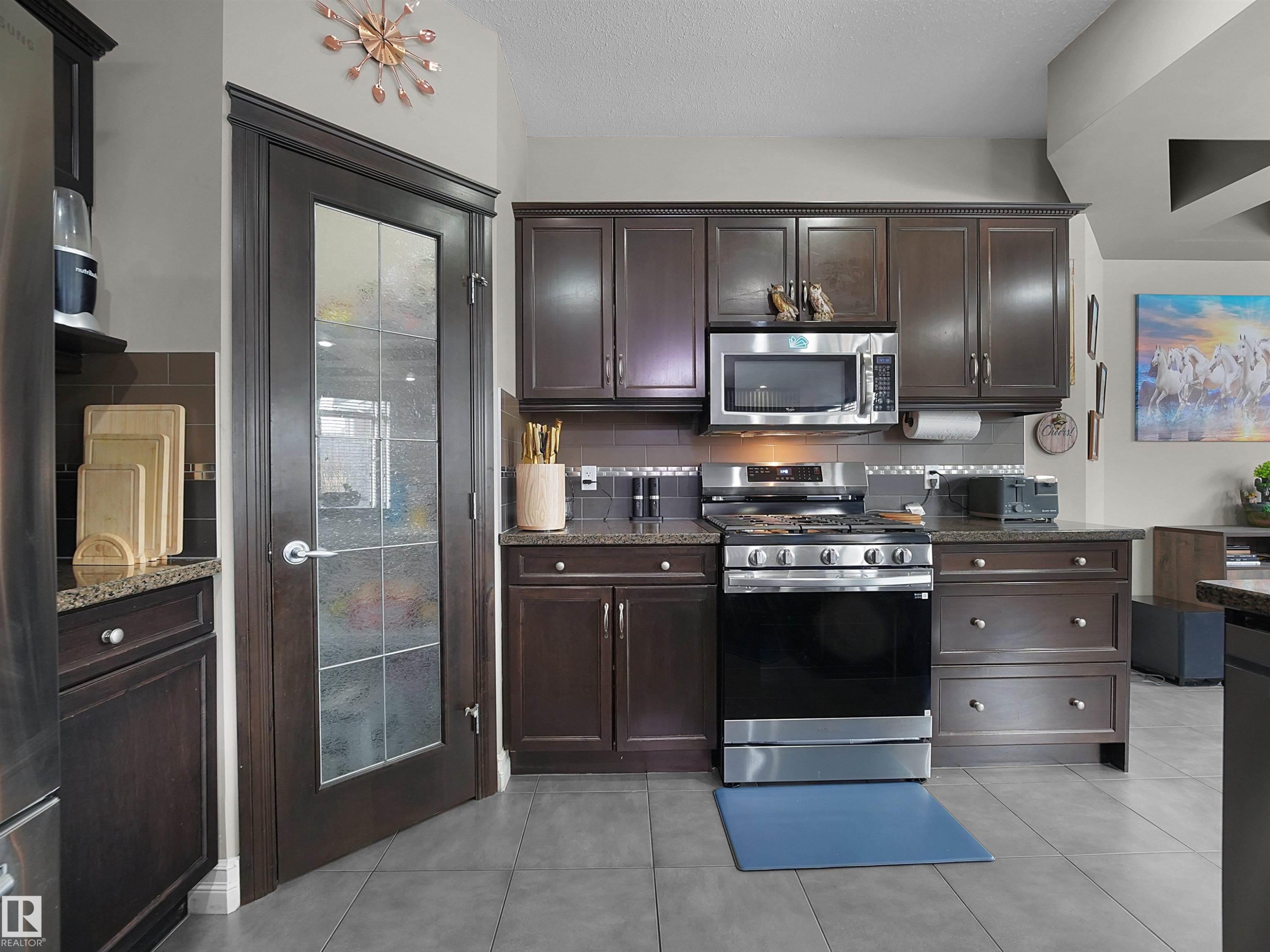 2422 Warry Place Sw, Edmonton, AB - Indoor Photo Showing Kitchen