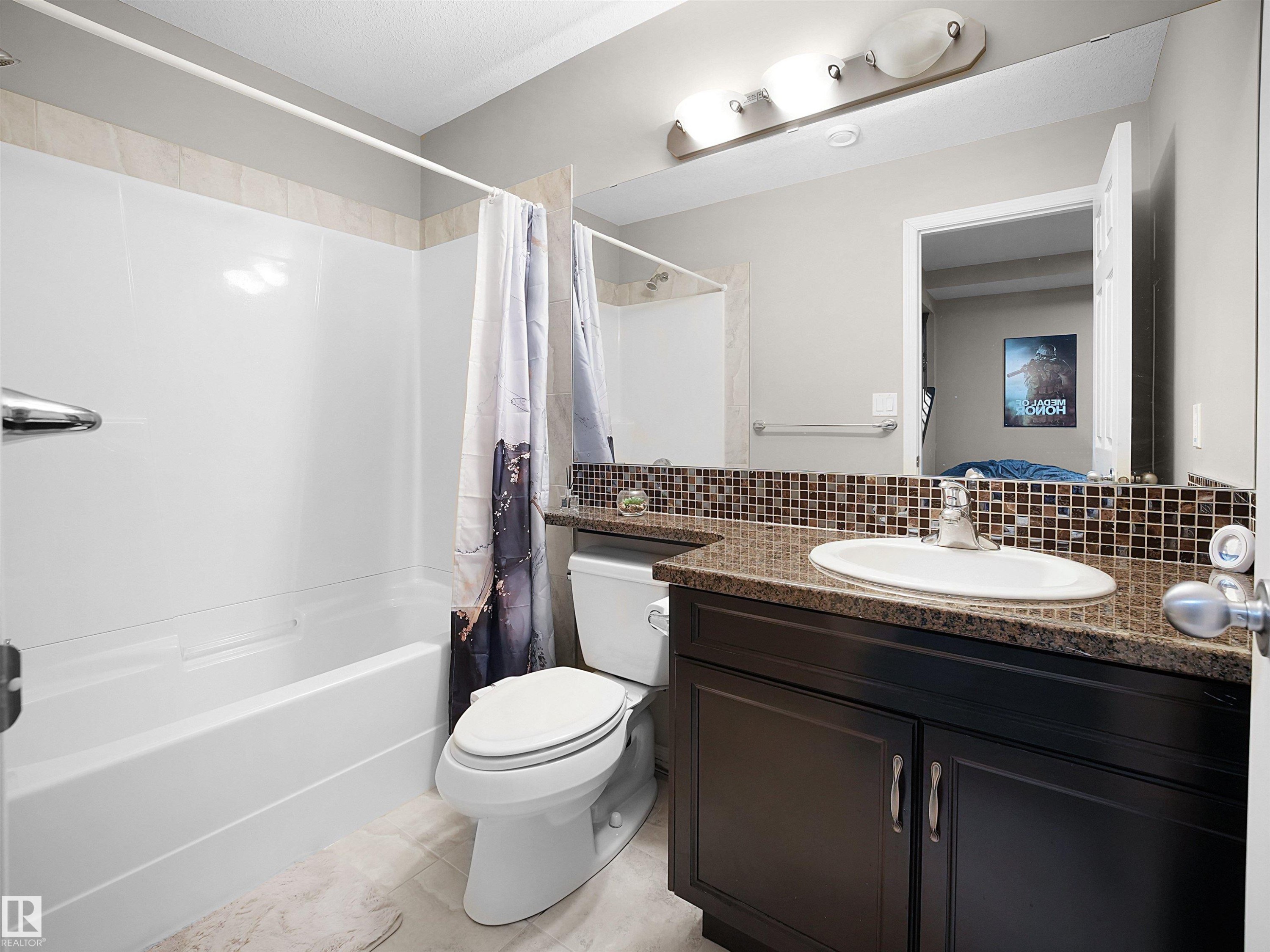 2422 Warry Place Sw, Edmonton, AB - Indoor Photo Showing Bathroom