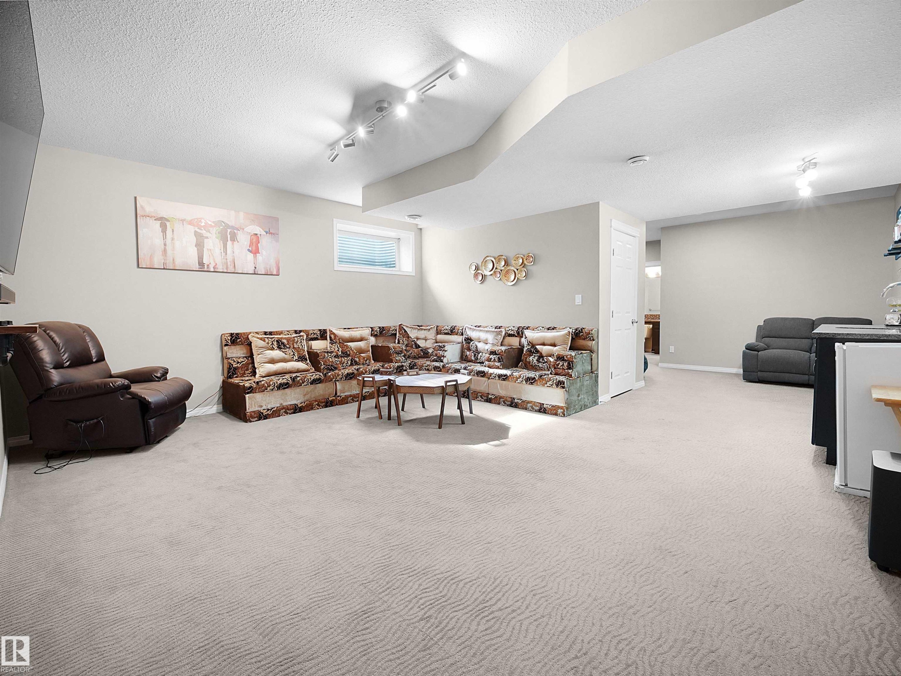 2422 Warry Place Sw, Edmonton, AB - Indoor