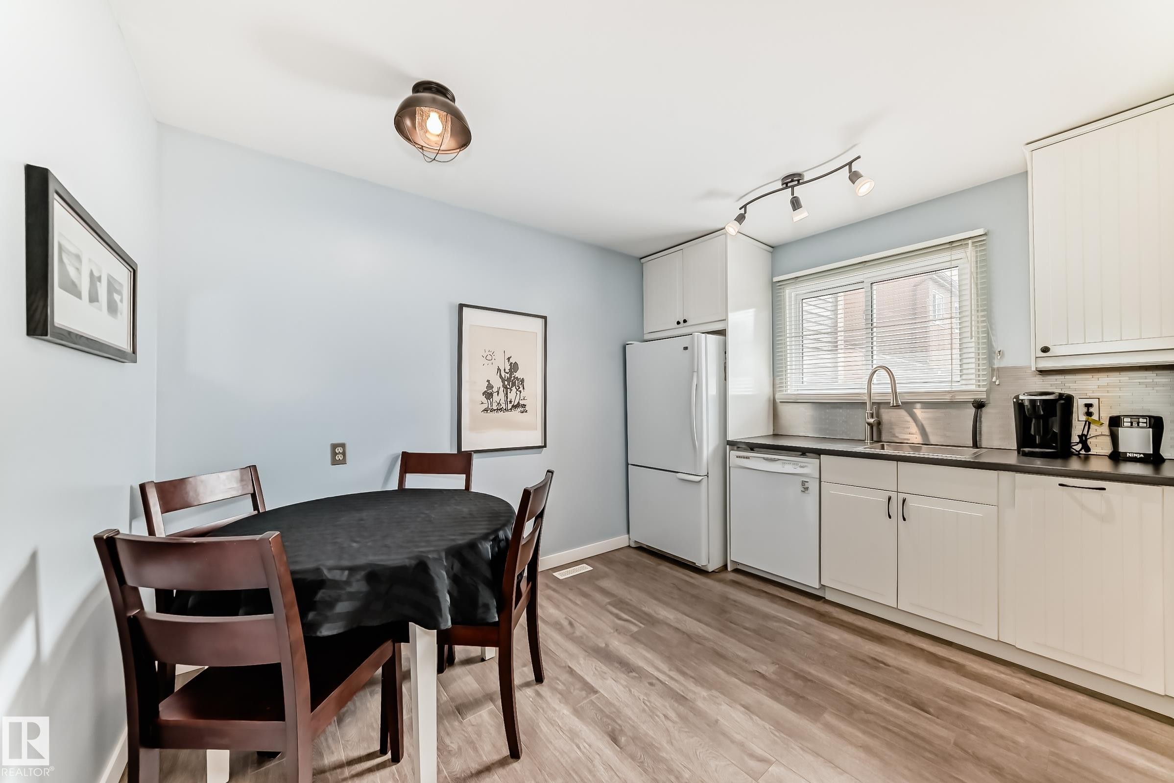 8113 27 Avenue, Edmonton, AB - Indoor