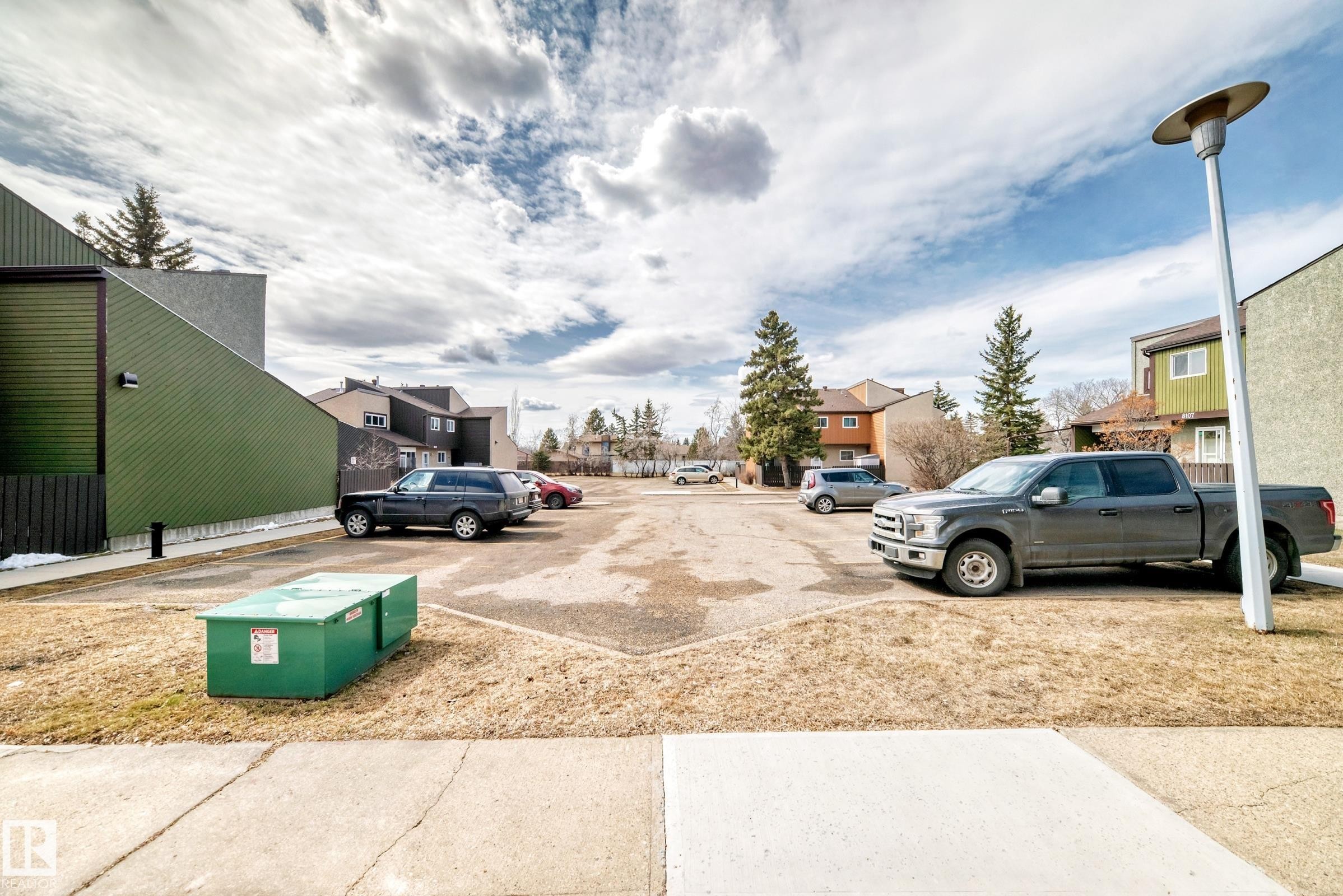 8113 27 Avenue, Edmonton, AB - Outdoor