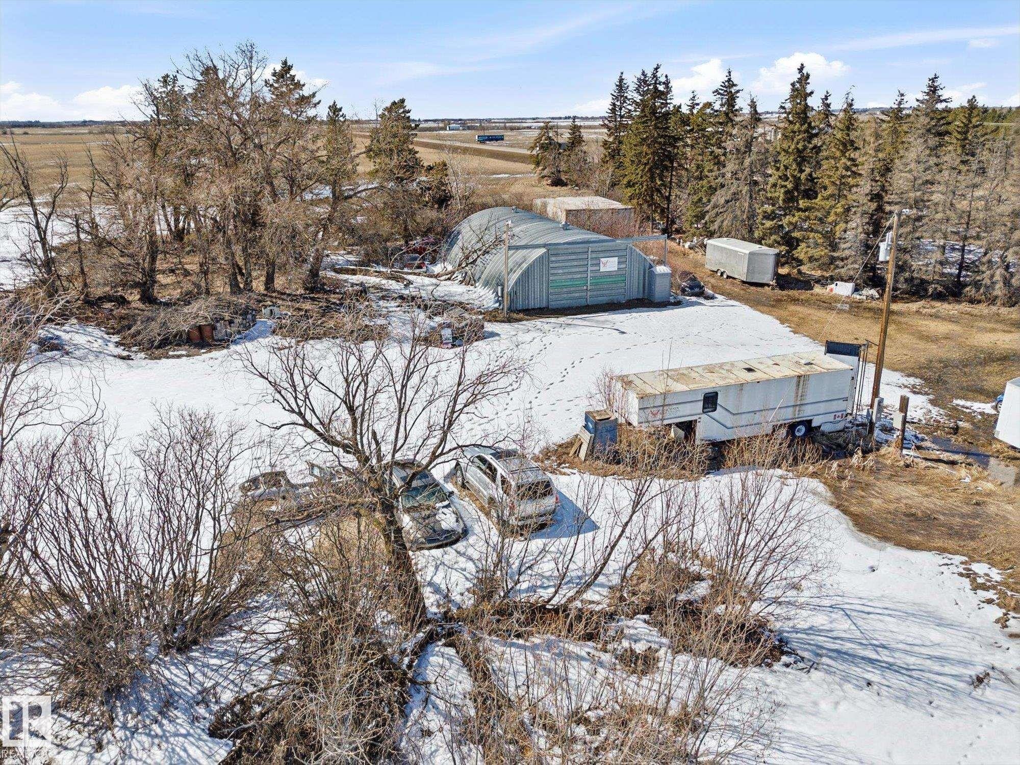 Image quality insufficient for description - 25750 18 Street, Edmonton, AB - Outdoor