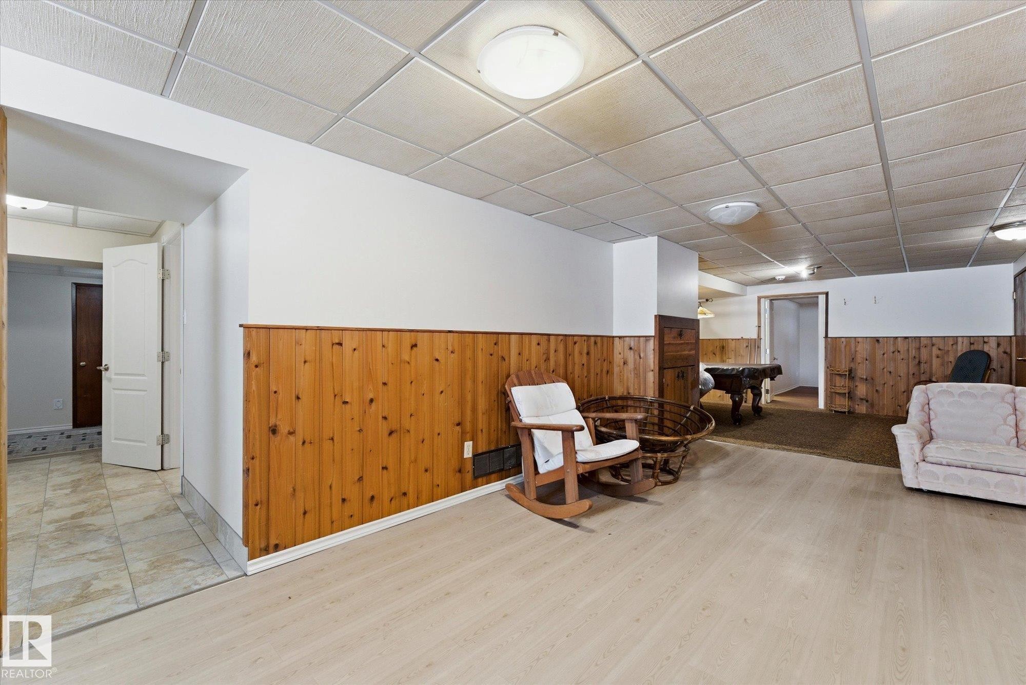 Recessed ceiling tiles complement the light wood-finish flooring - 25750 18 Street, Edmonton, AB - Indoor