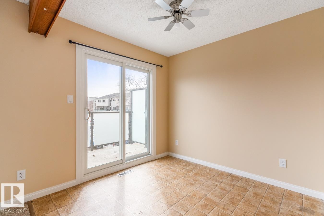 626 Willow Court, Edmonton, AB - Indoor Photo Showing Other Room