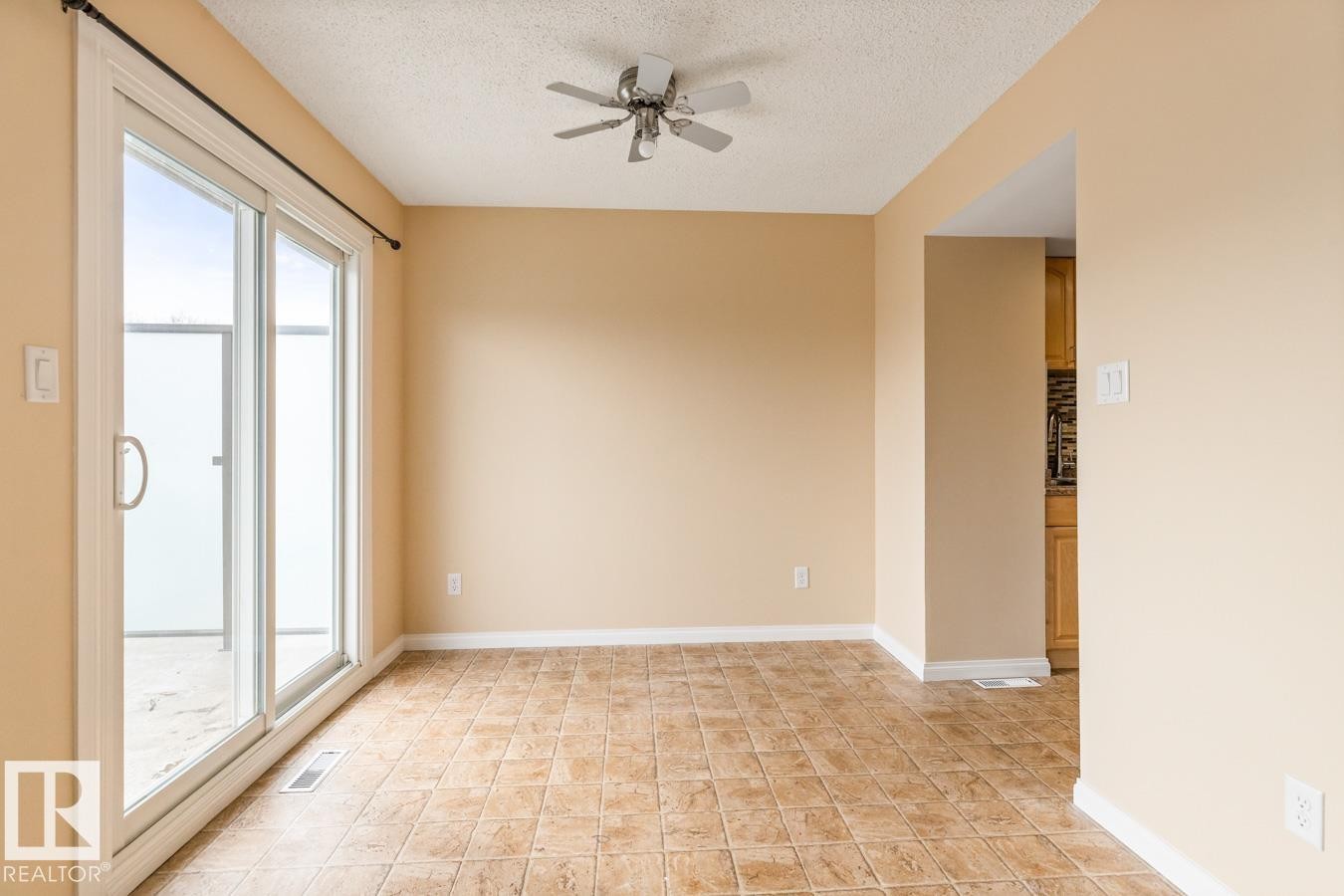 626 Willow Court, Edmonton, AB - Indoor Photo Showing Other Room
