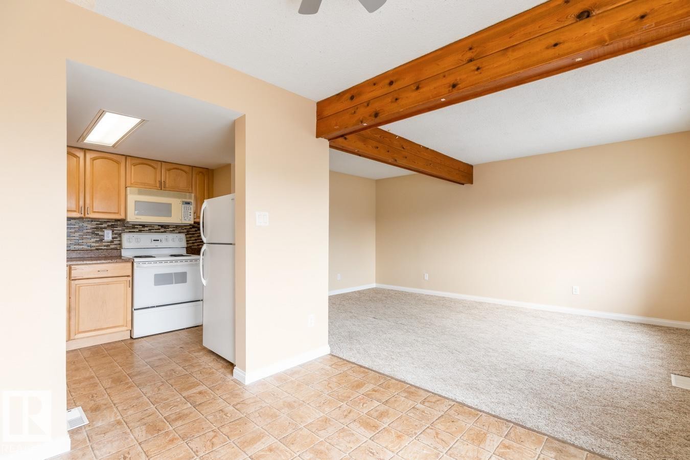 626 Willow Court, Edmonton, AB - Indoor Photo Showing Kitchen