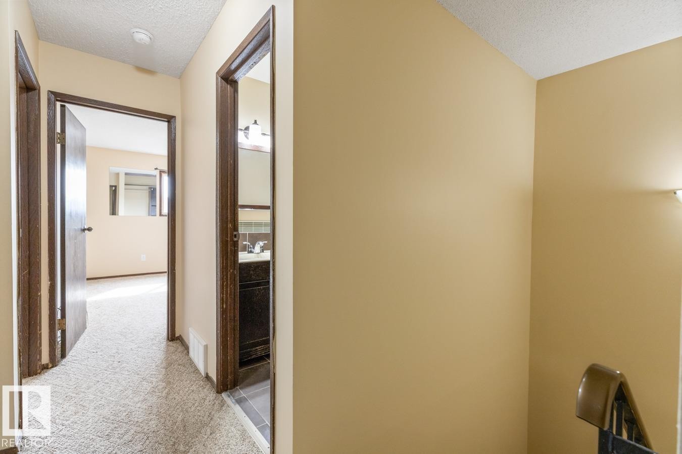 626 Willow Court, Edmonton, AB - Indoor Photo Showing Other Room