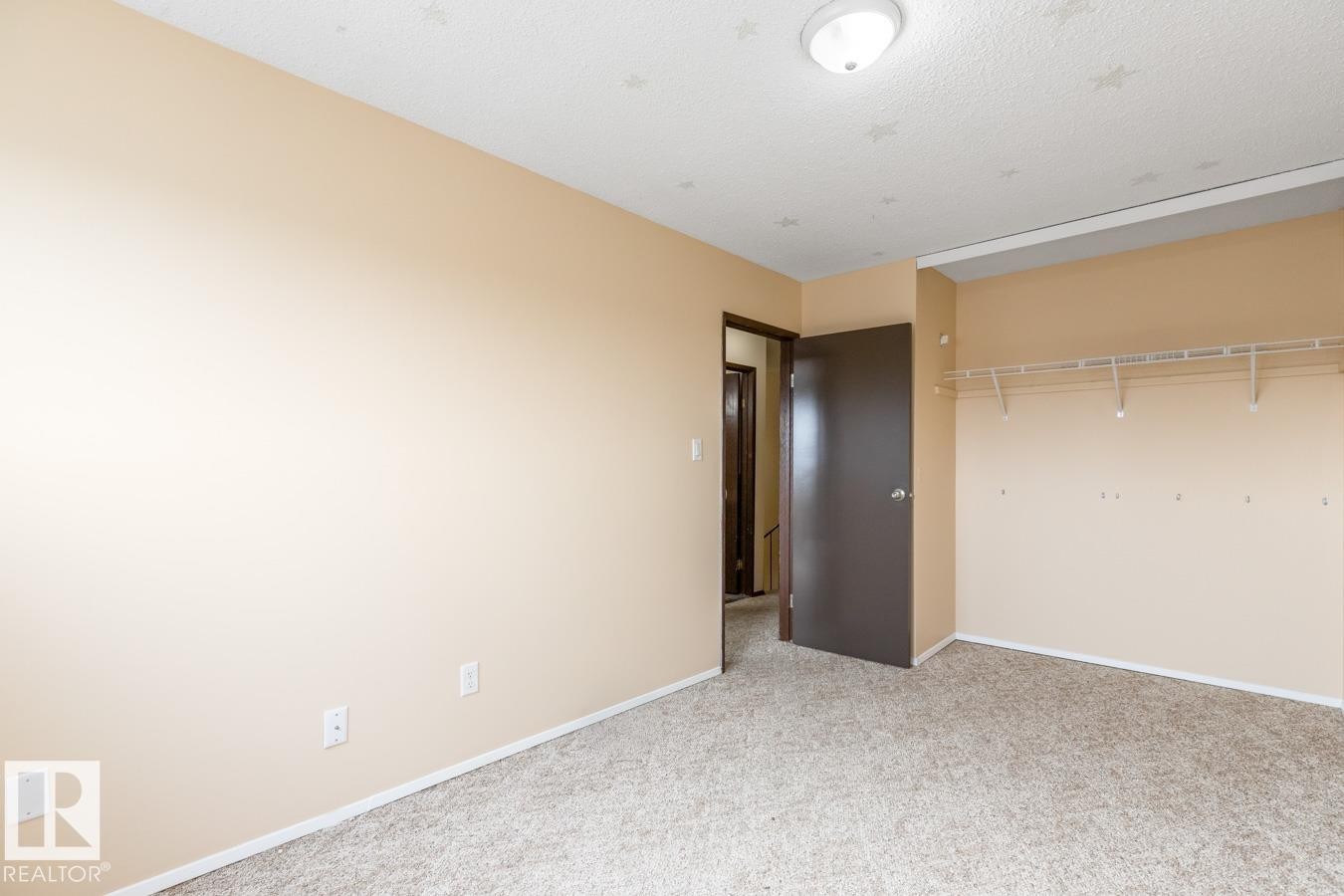 626 Willow Court, Edmonton, AB - Indoor Photo Showing Other Room
