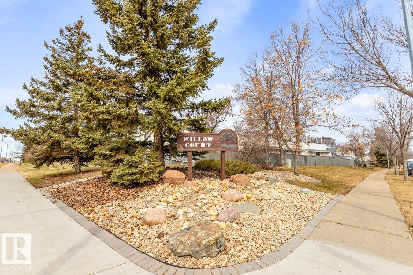 626 Willow Court, Edmonton, AB - Outdoor
