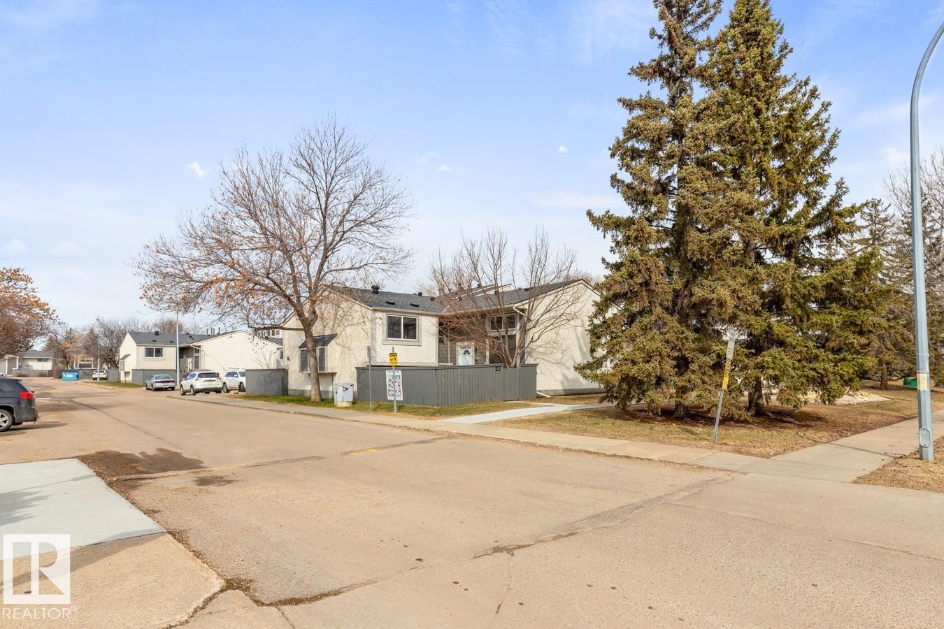 626 Willow Court, Edmonton, AB - Outdoor
