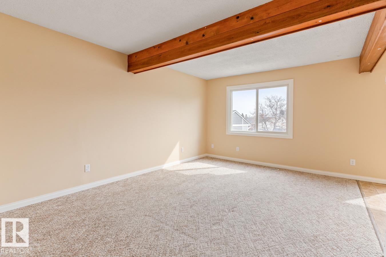 626 Willow Court, Edmonton, AB - Indoor Photo Showing Other Room