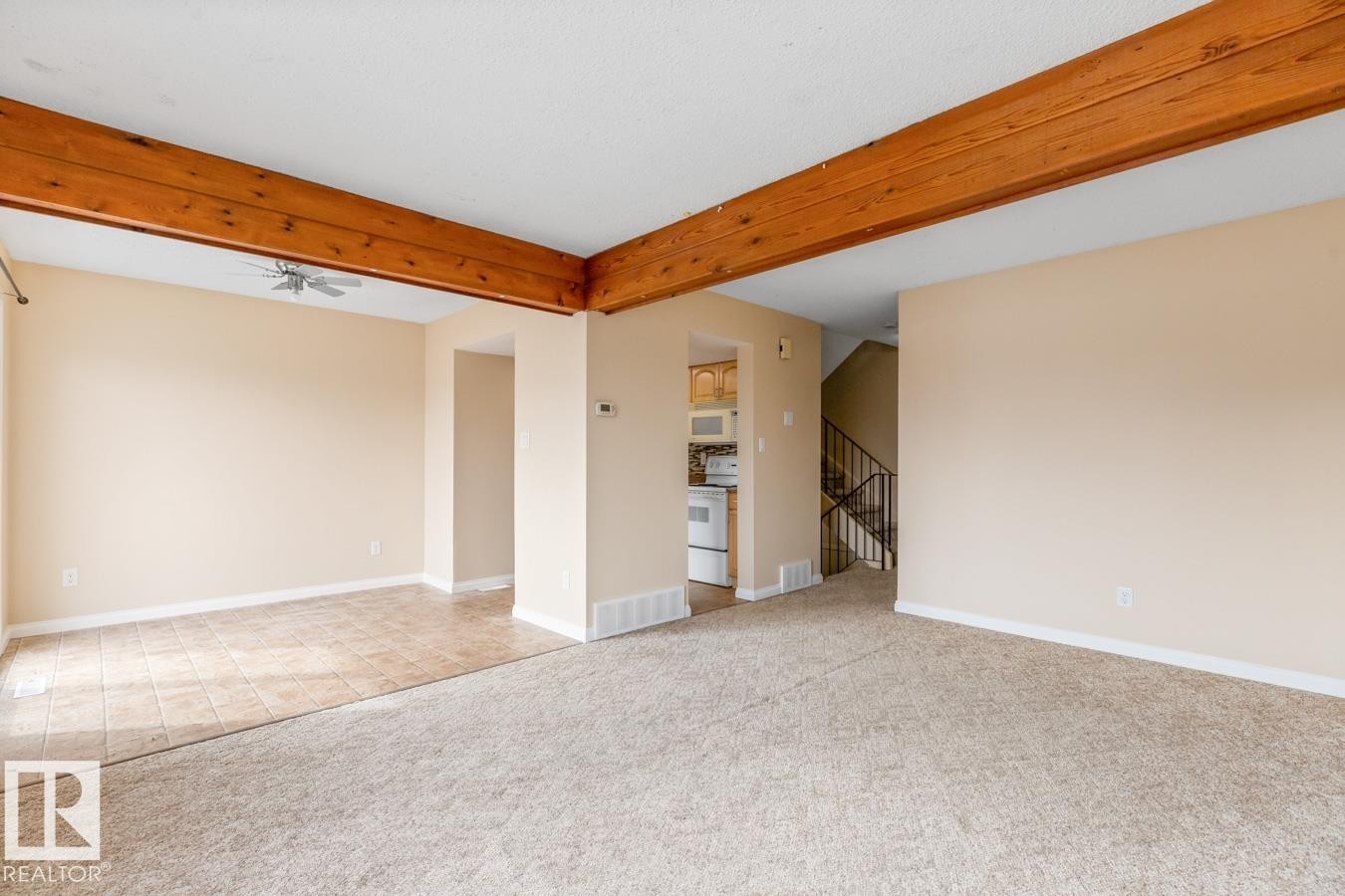 626 Willow Court, Edmonton, AB - Indoor Photo Showing Other Room