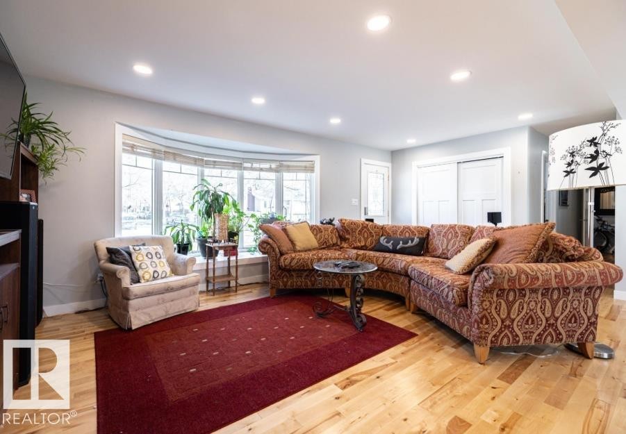 Living area featuring light wood flooring, recessed lighting, and a large bay window - 71 Labelle Crescent, St. Albert, AB - Indoor Photo Showing Living Room