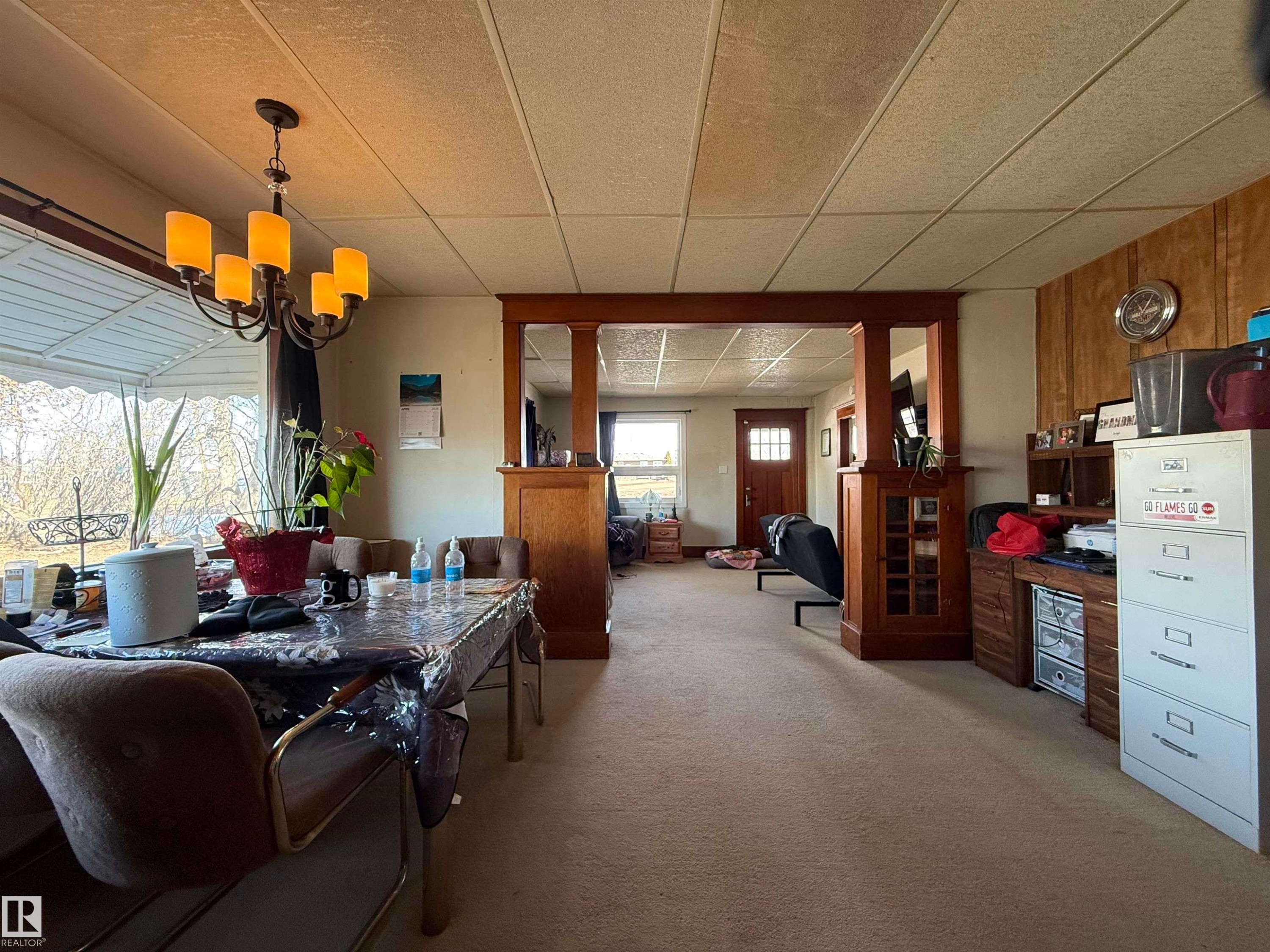 213 8 Avenue E, Standard, AB - Indoor