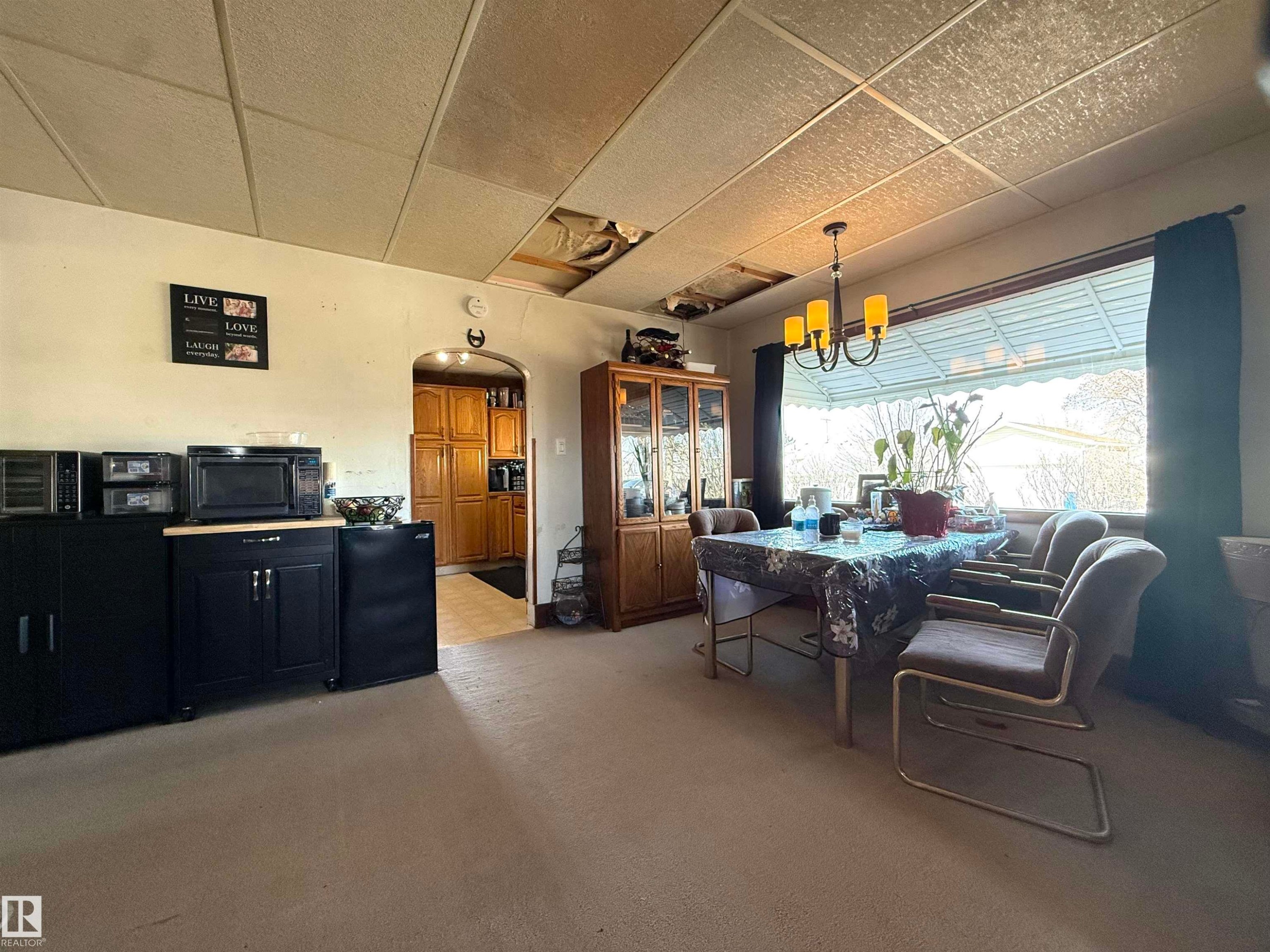 213 8 Avenue E, Standard, AB - Indoor