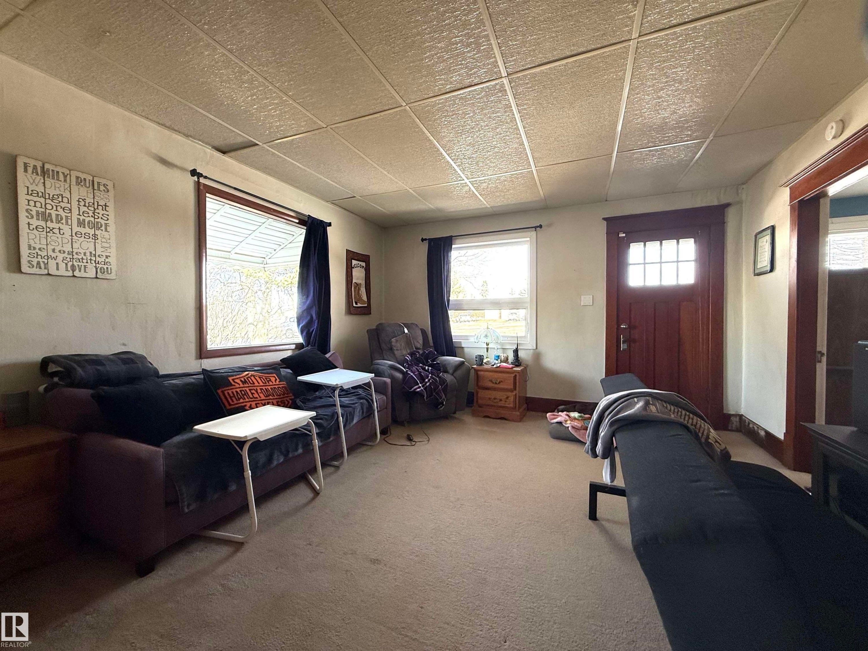 213 8 Avenue E, Standard, AB - Indoor