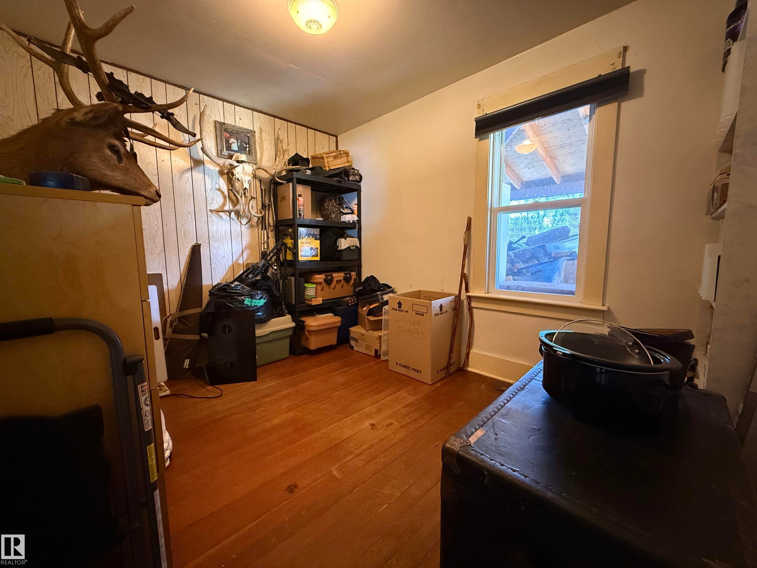 213 8 Avenue E, Standard, AB - Indoor