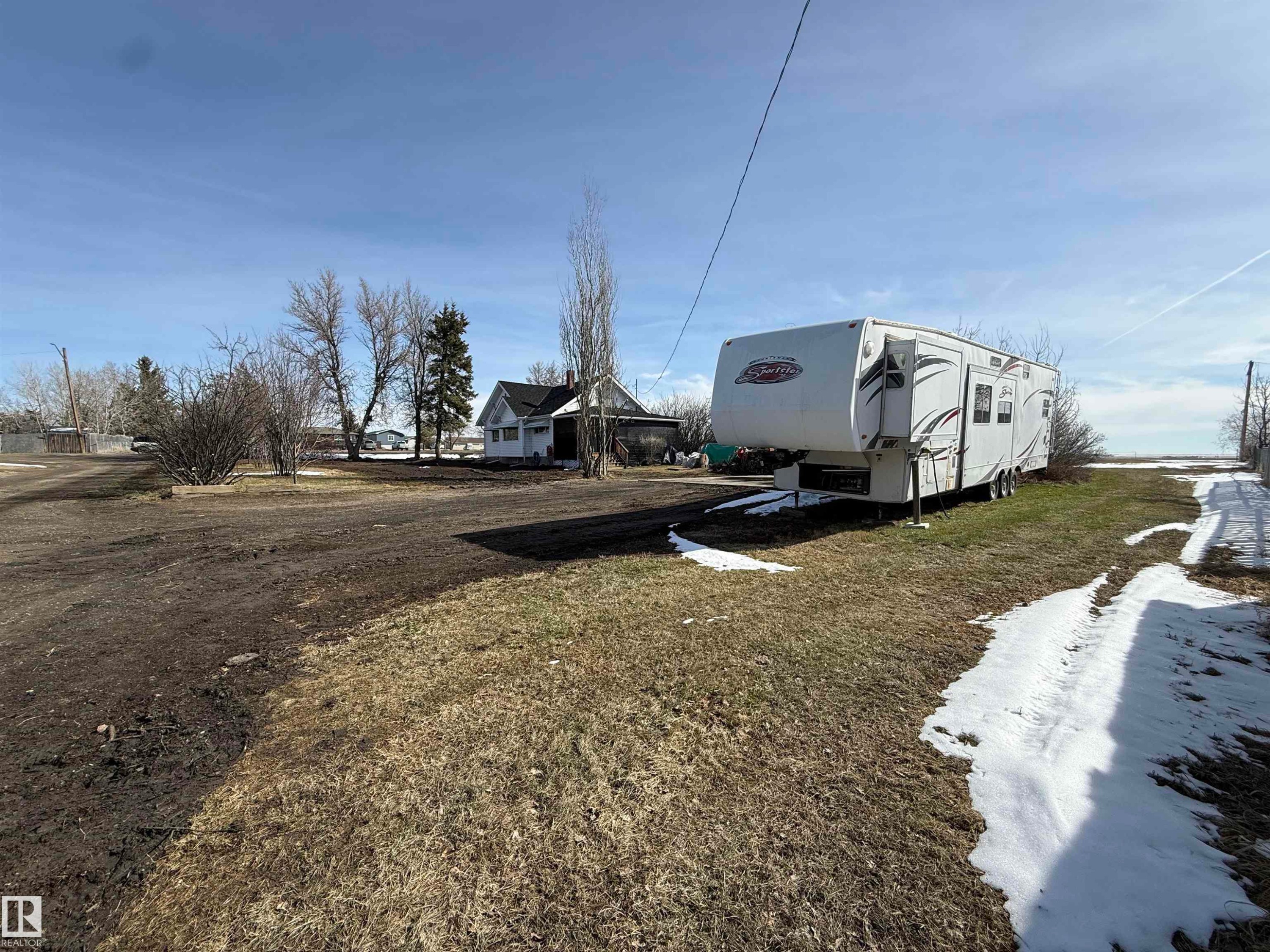 213 8 Avenue E, Standard, AB - Outdoor