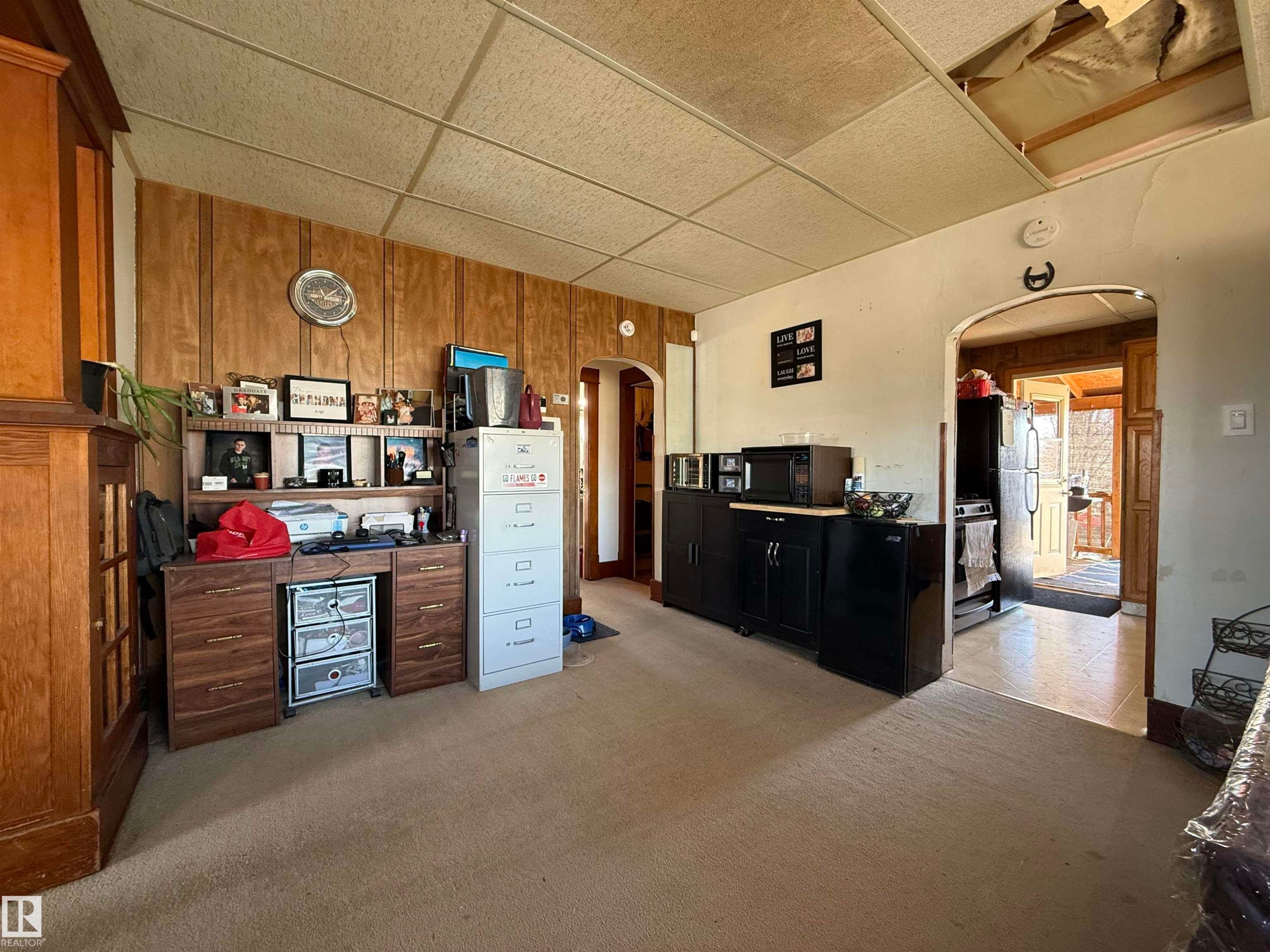 213 8 Avenue E, Standard, AB - Indoor Photo Showing Kitchen