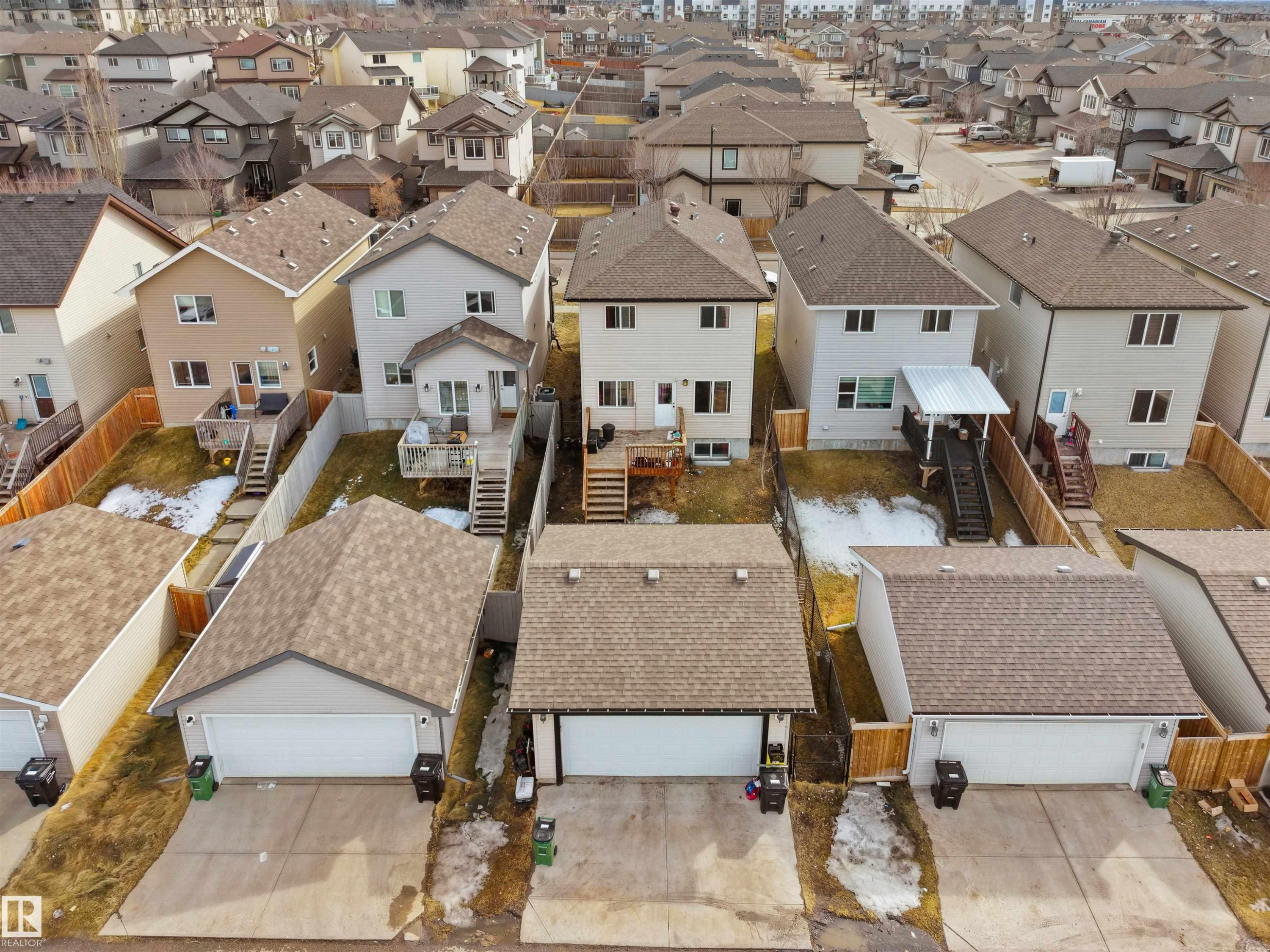 Detached garage and driveway - 5192 1B Avenue Sw, Edmonton, AB - Outdoor