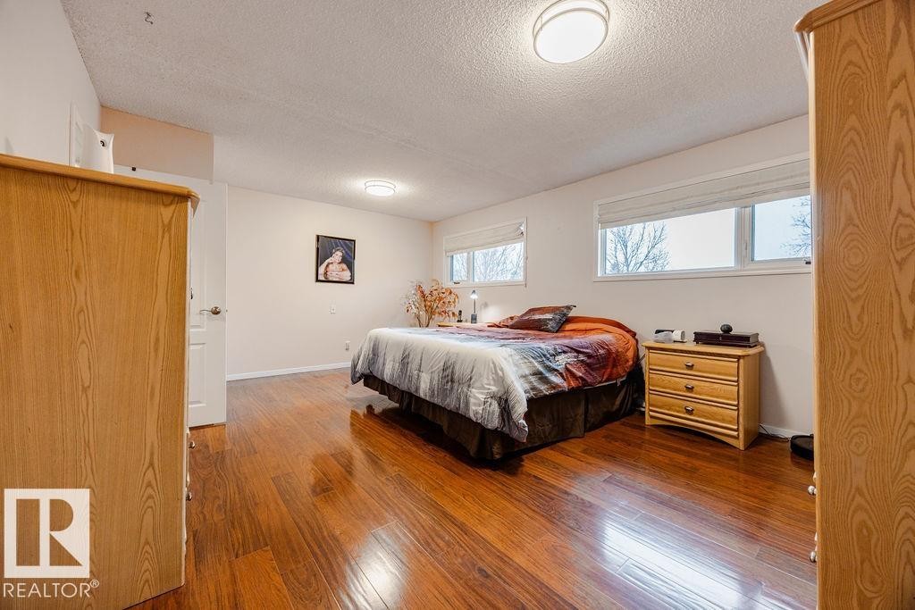 16807 80 Avenue, Edmonton, AB - Indoor Photo Showing Bedroom