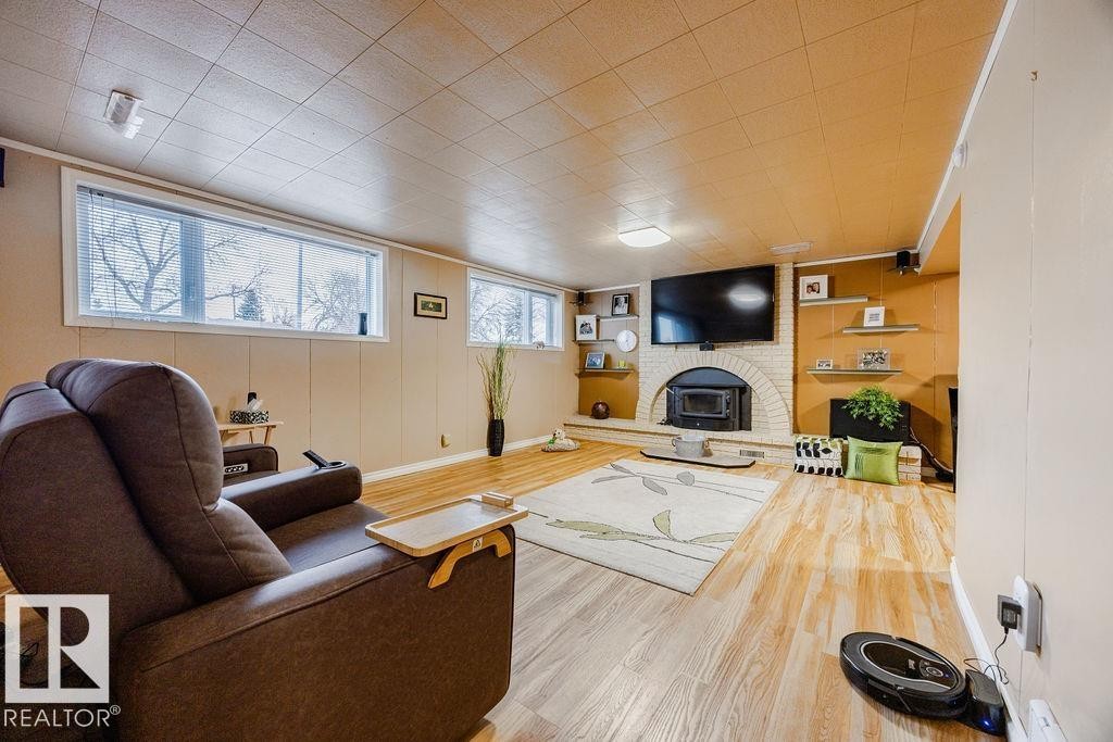 16807 80 Avenue, Edmonton, AB - Indoor With Fireplace