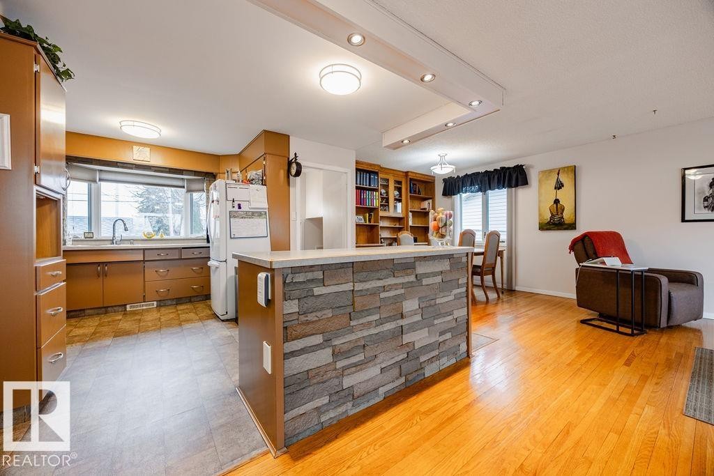 16807 80 Avenue, Edmonton, AB - Indoor