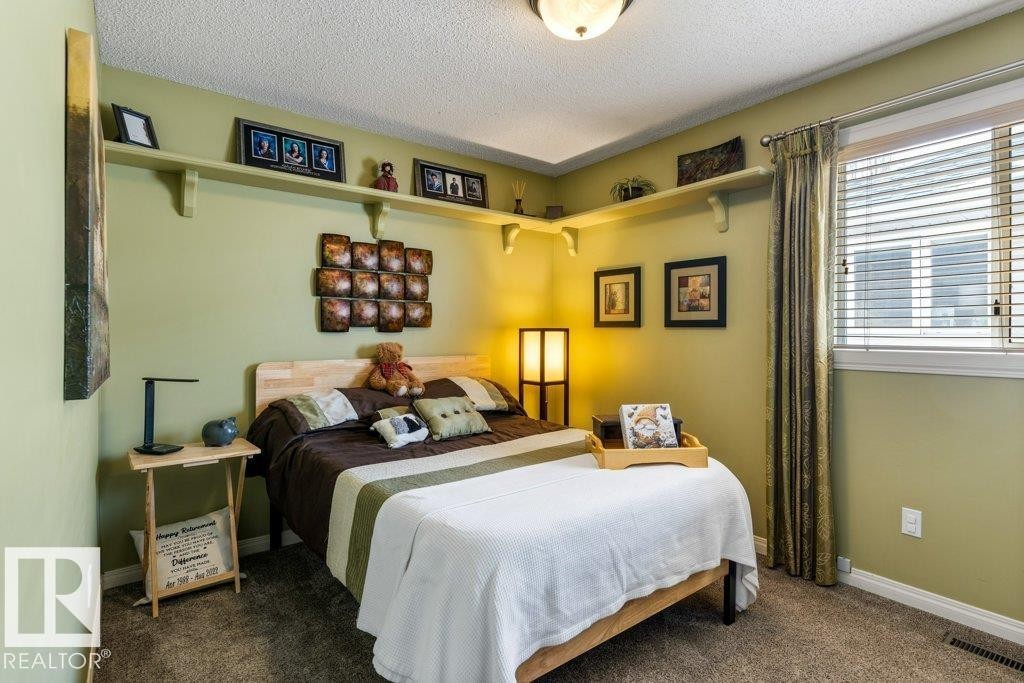 17 Donald Place, St. Albert, AB - Indoor Photo Showing Bedroom