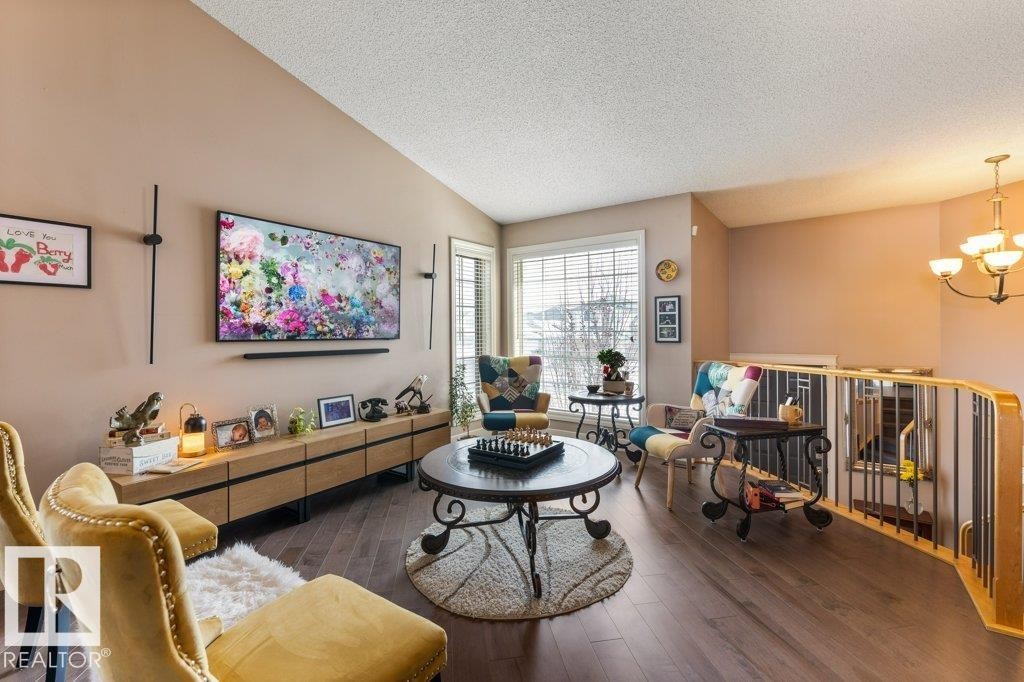 17 Donald Place, St. Albert, AB - Indoor Photo Showing Living Room